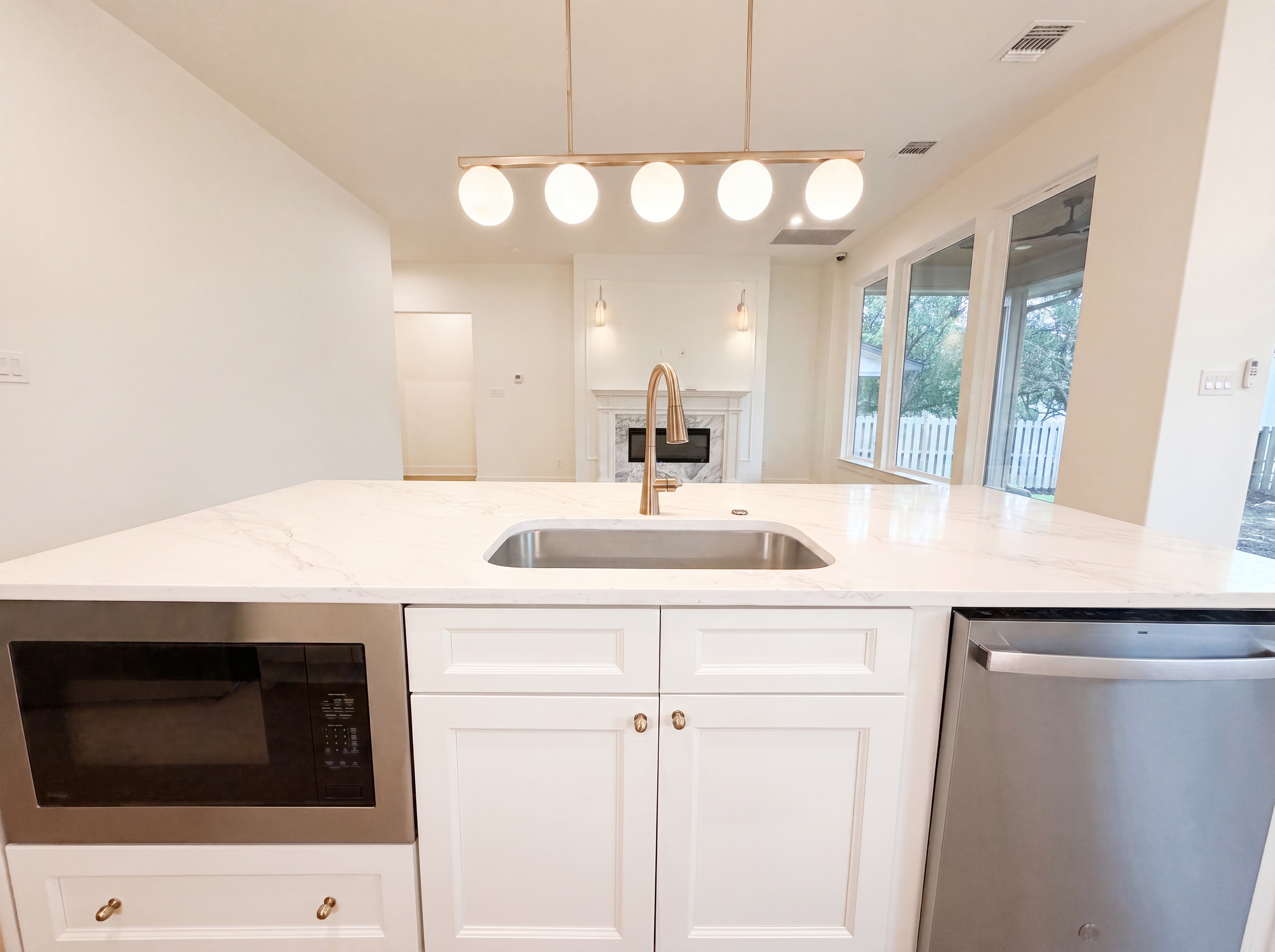 Photo 8 of 21 of 4211 Honeycomb St, San Antonio, TX
