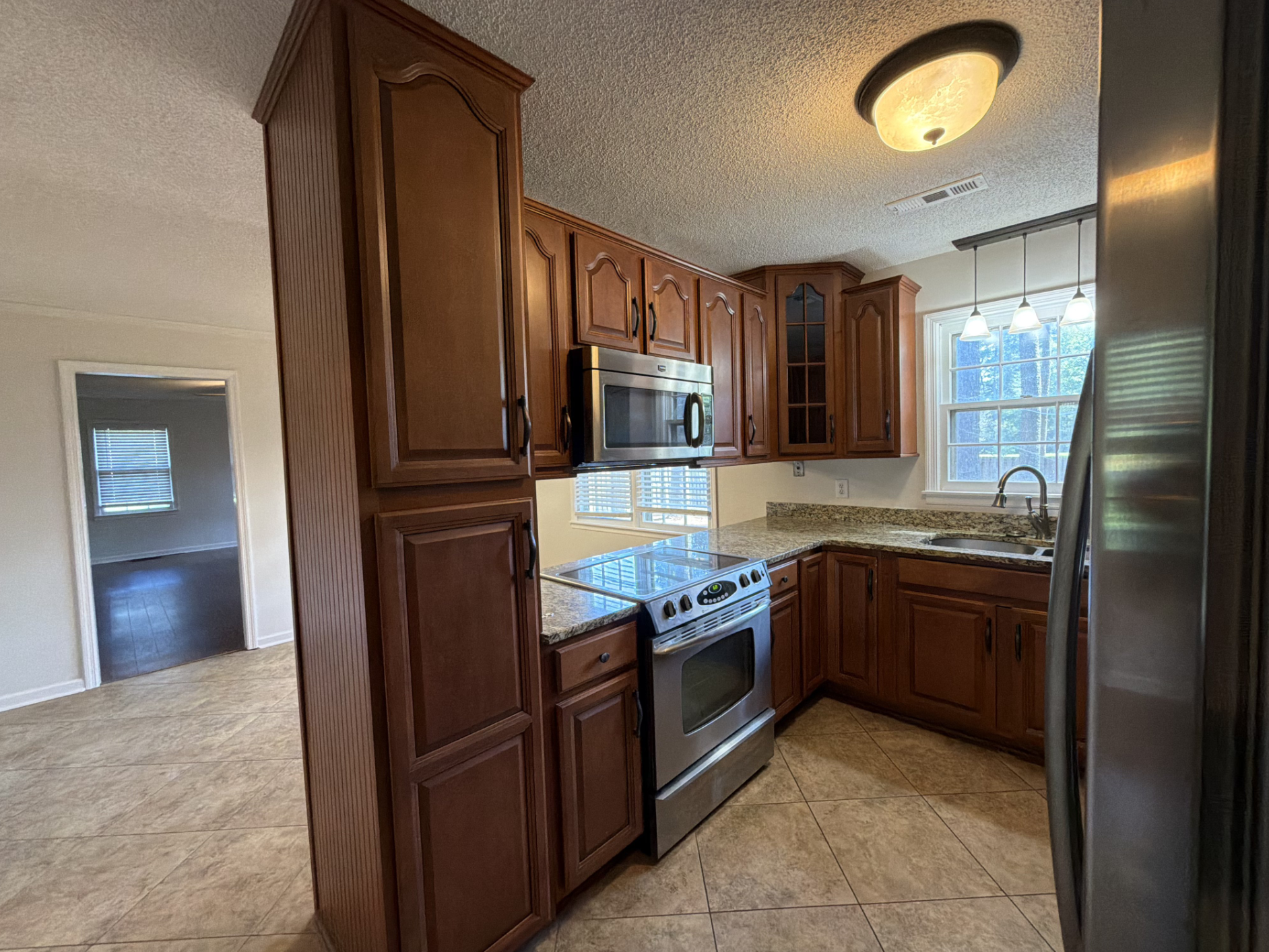 Photo 7 of 24 of 4706 Pineywood Dr SW, Decatur, AL
