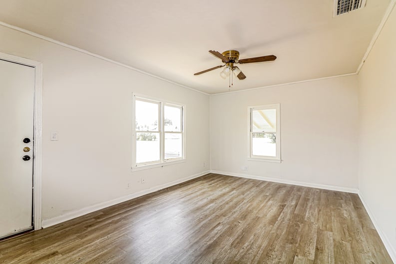 Property photo 3 of 716 8th St
