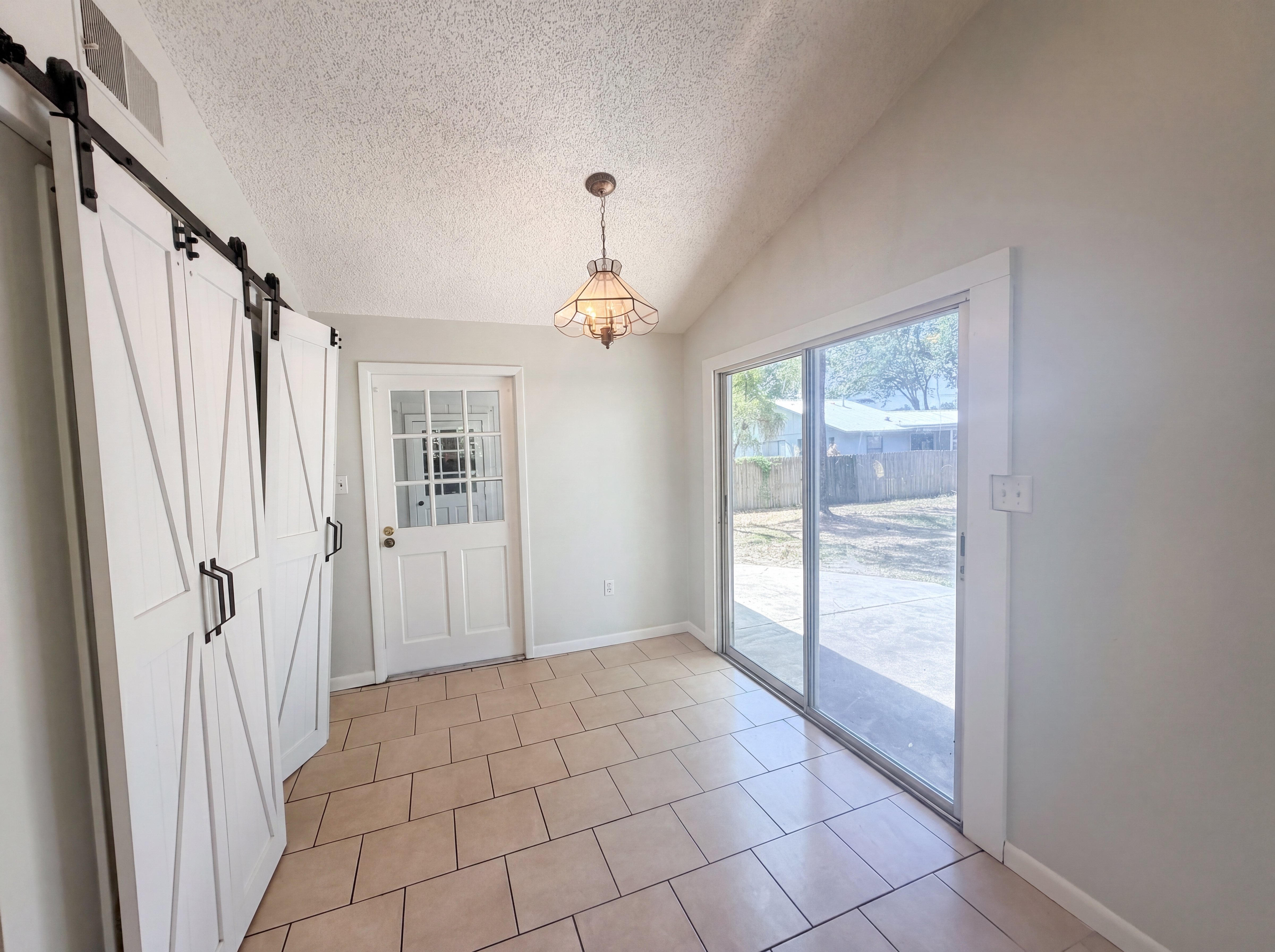 Photo 6 of 19 of 613 4th St NE, Fort Meade, FL