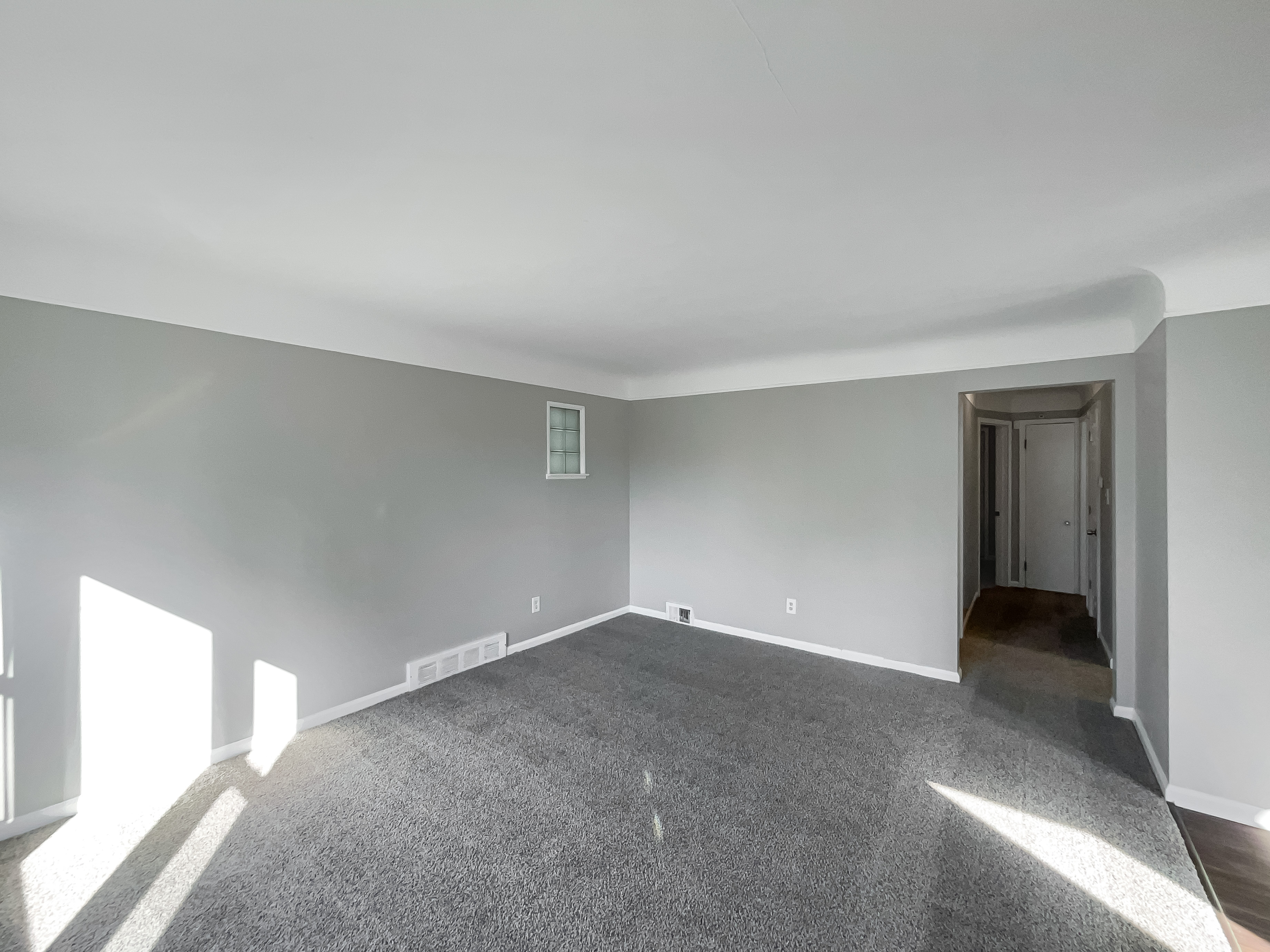 Photo 11 of 23 of 18067 Rosetta Ave, Eastpointe, MI