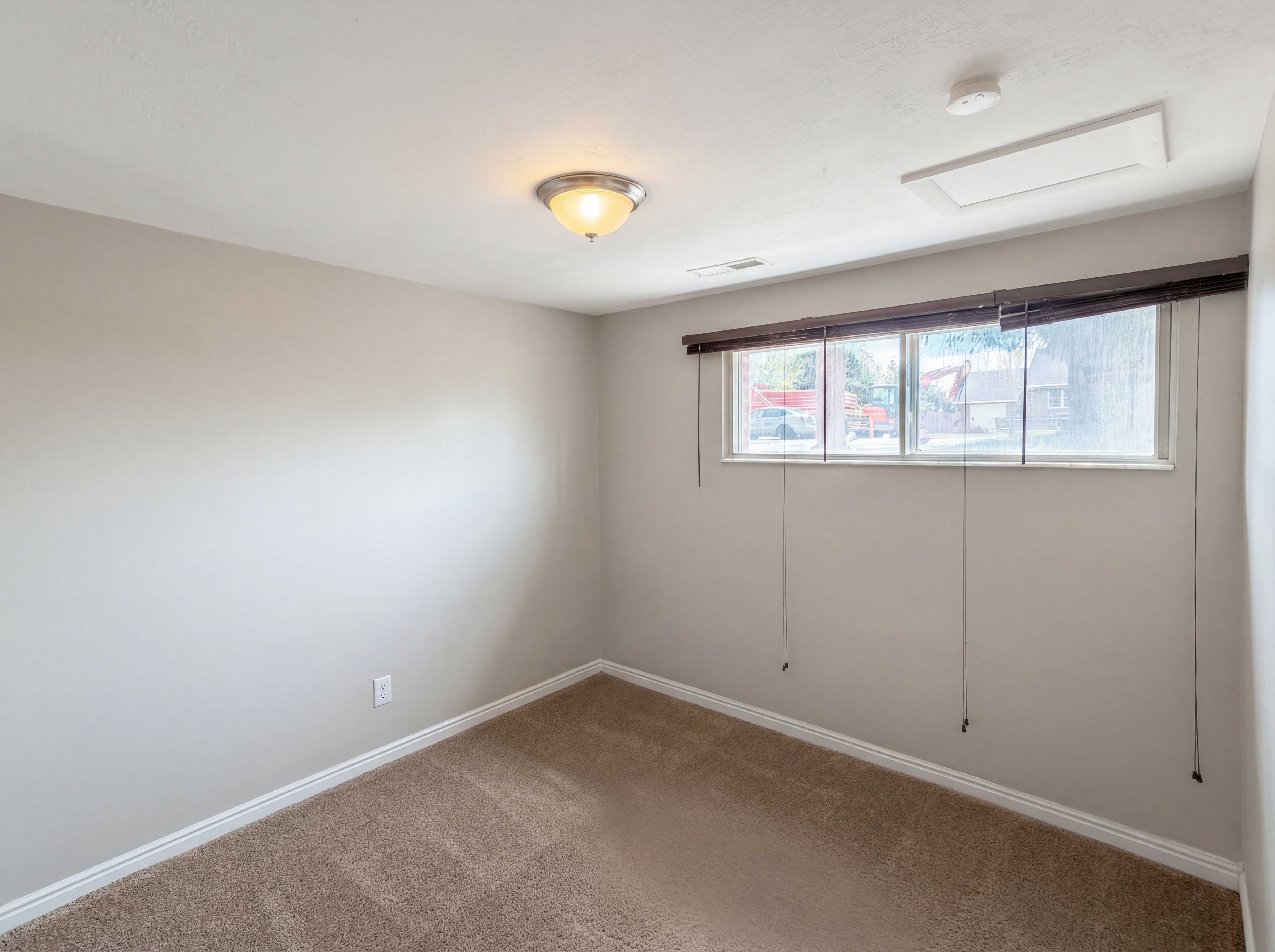 Photo 18 of 24 of 750 W Gentile St, Layton, UT