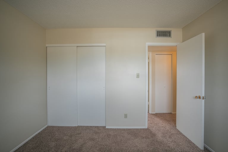 Photo 17 of 26 - 2239 W Laurel Ln, Phoenix, AZ 85029