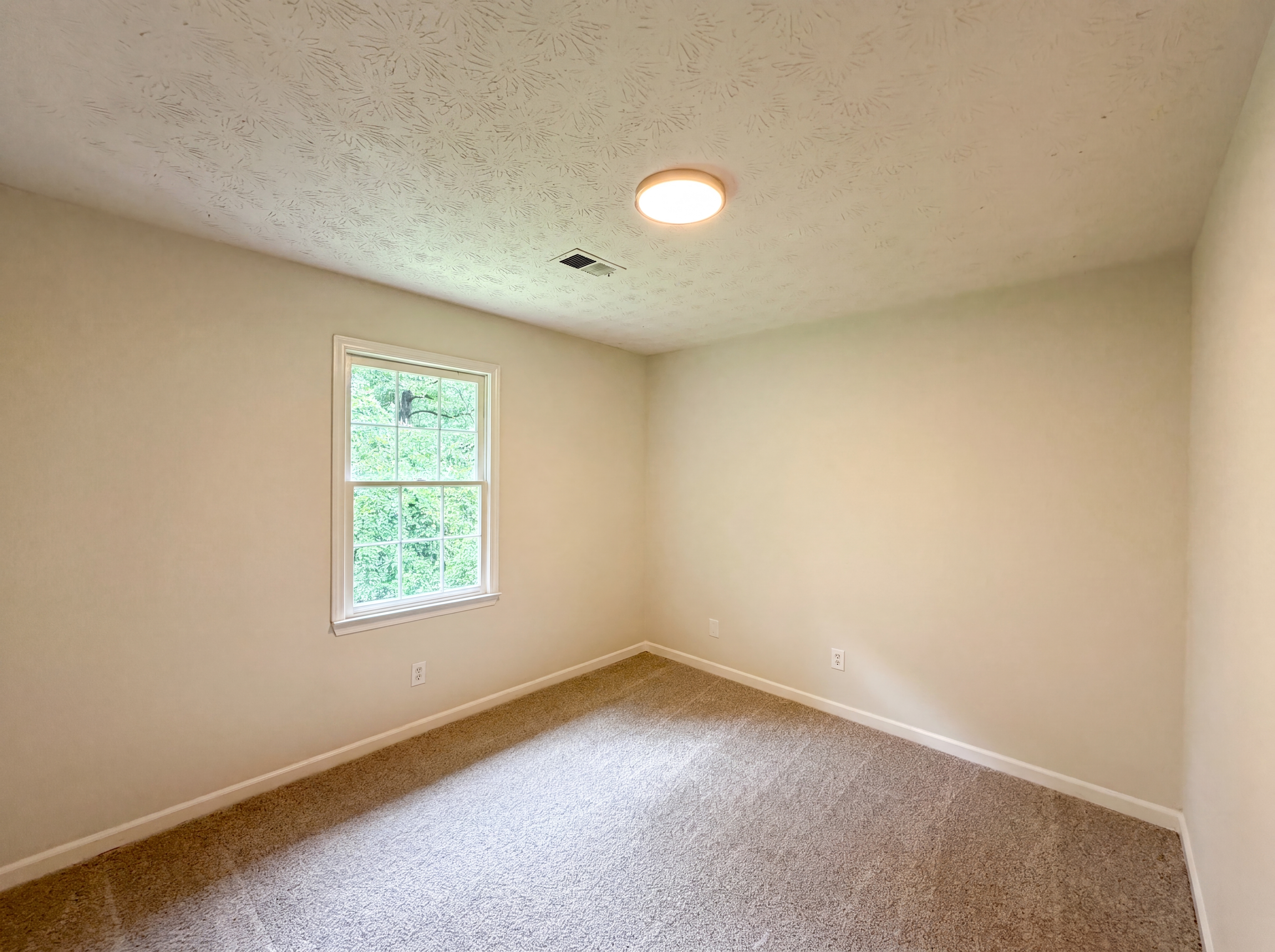 Photo 14 of 31 of 6486 Lynndale Ln, Morrow, GA