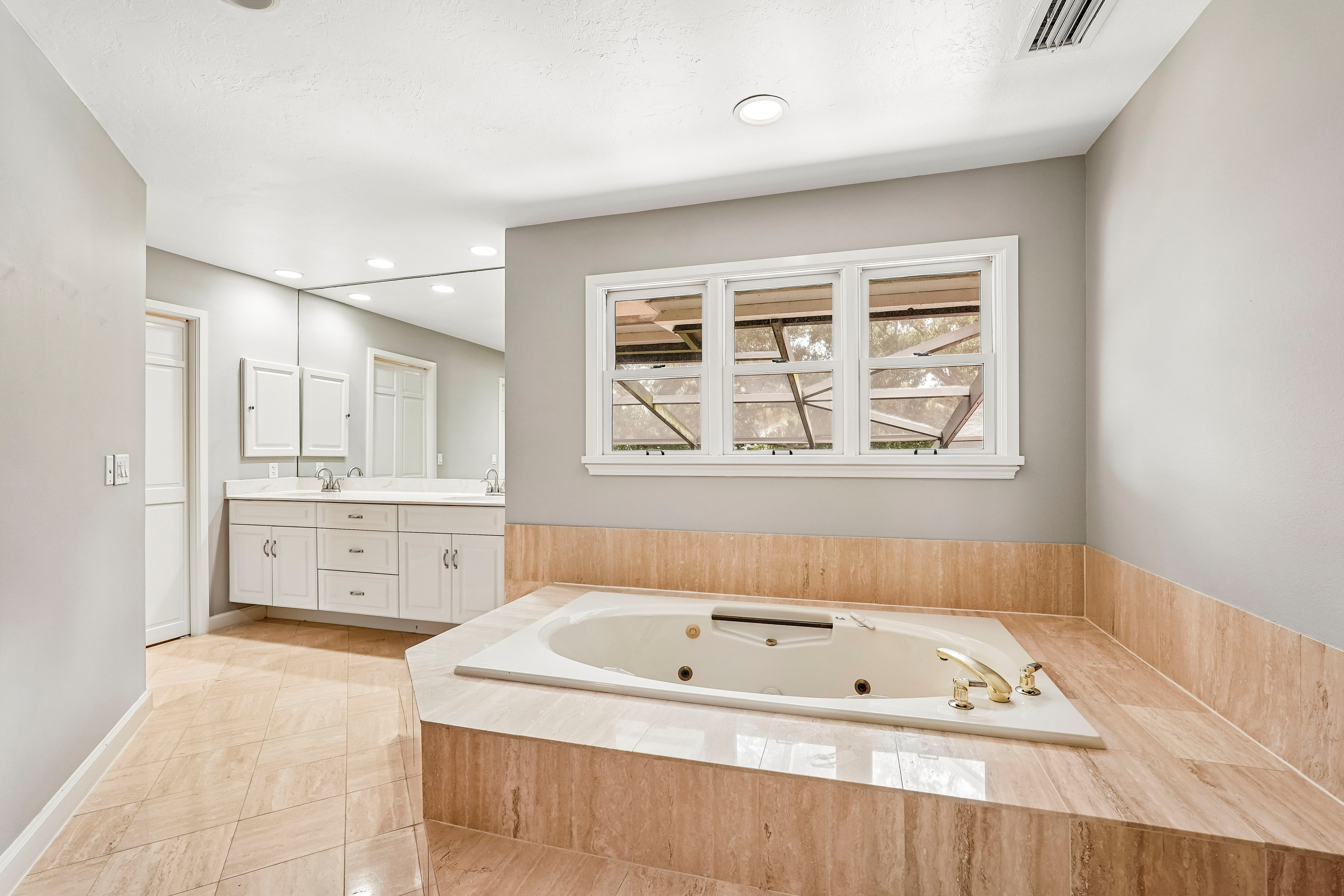 Photo 9 of 68 of 1675 Landings Ln, Sarasota, FL