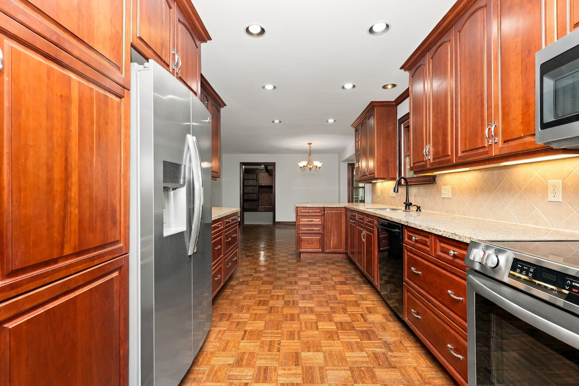 Photo 3 of 22 of 7043 Stonington Rd, Cincinnati, OH