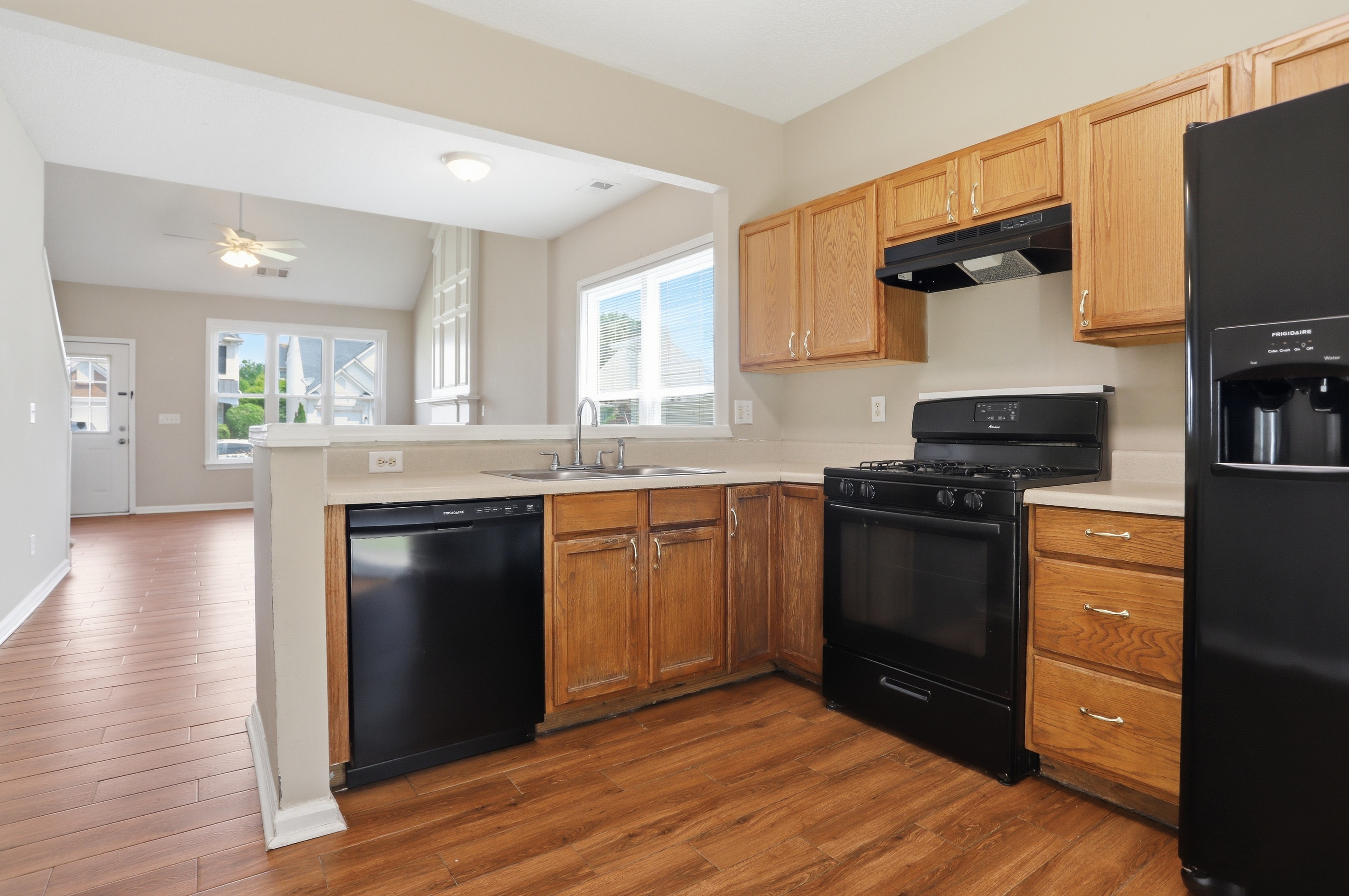 Photo 2 of 30 of 1635 Heyford Cir NW, Kennesaw, GA
