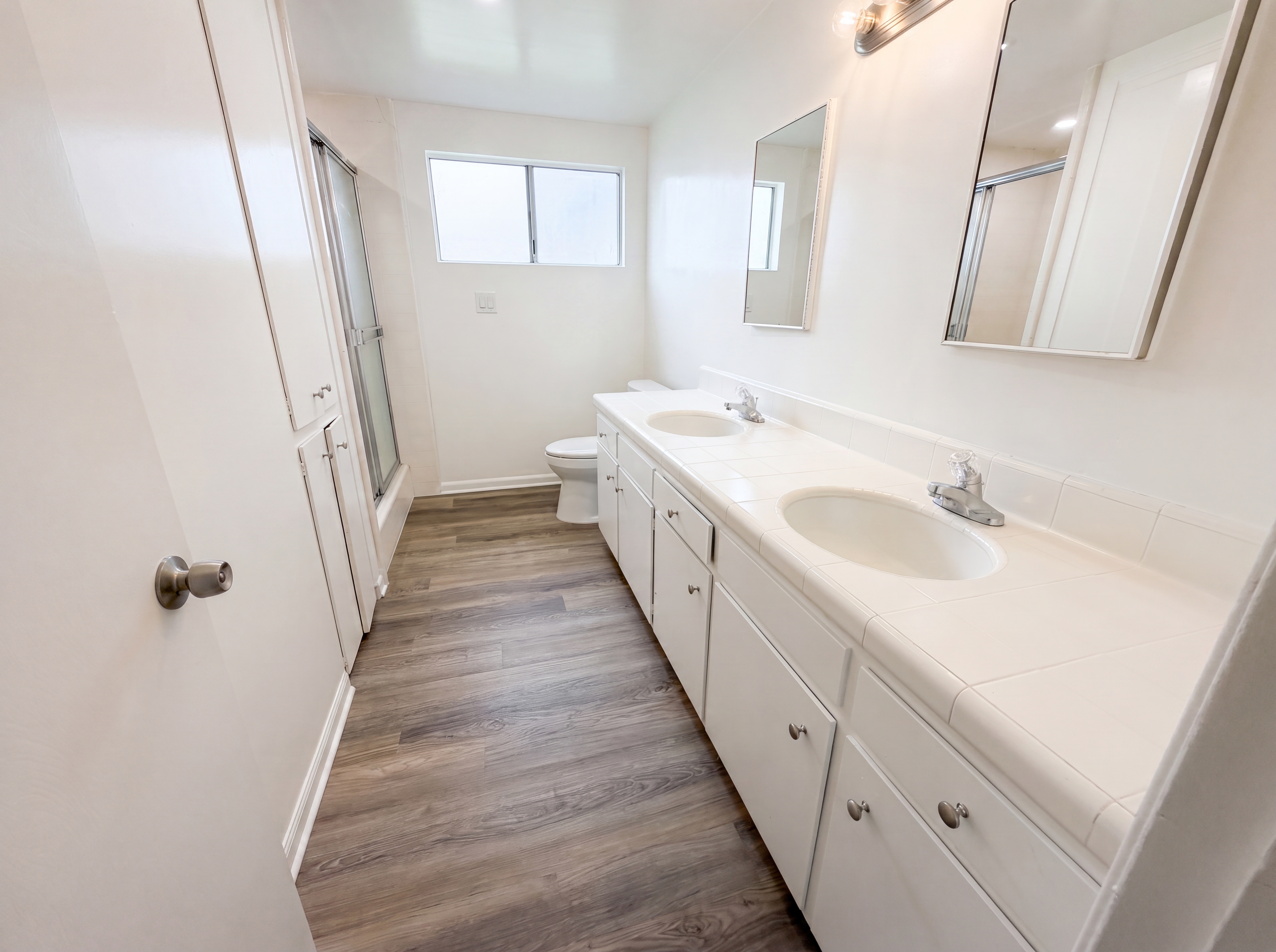 Photo 18 of 29 of 18400 Bermuda St, LOS ANGELES, CA