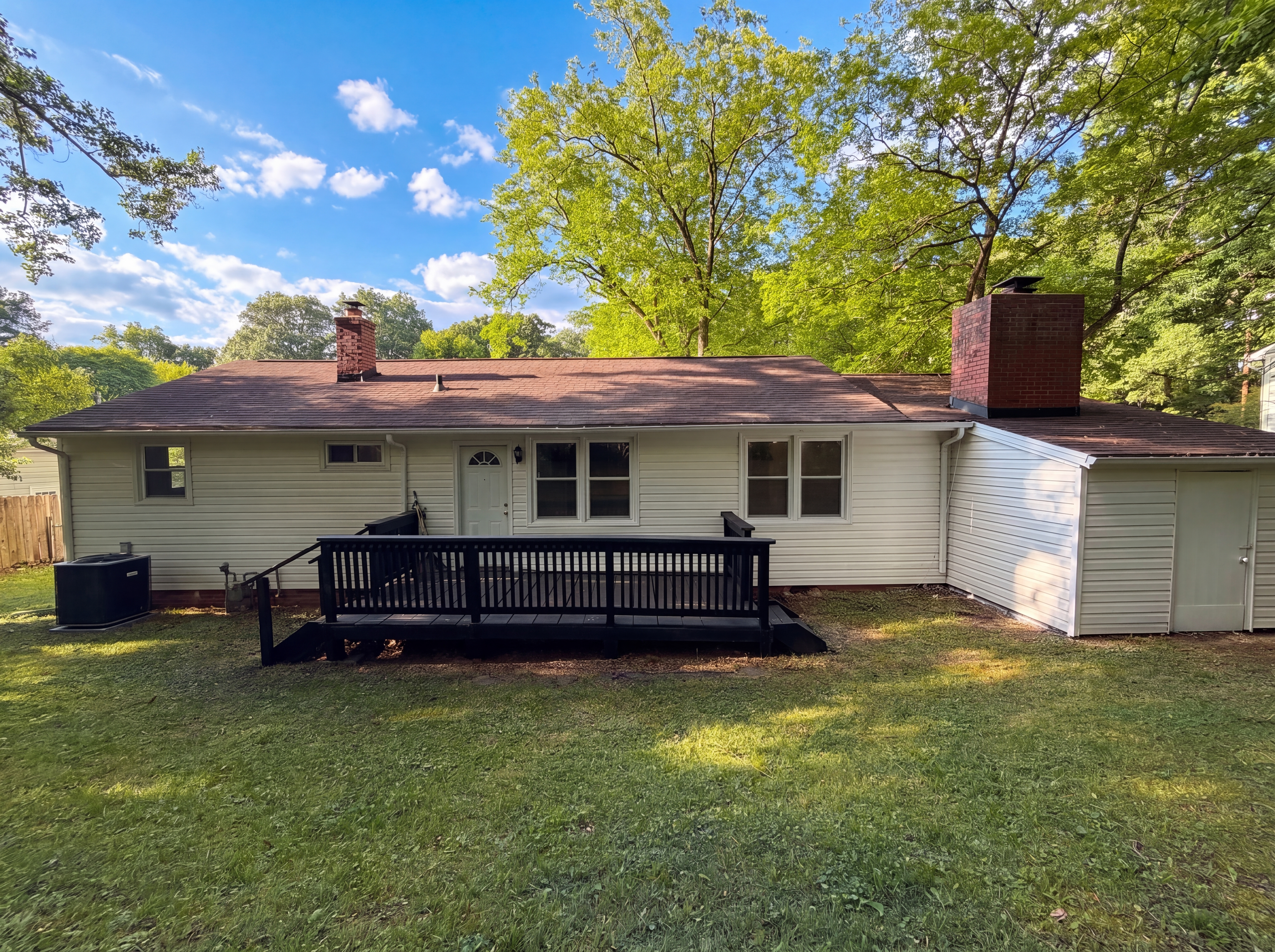 Photo 5 of 16 of 310 Robin Hood Dr, Raleigh, NC