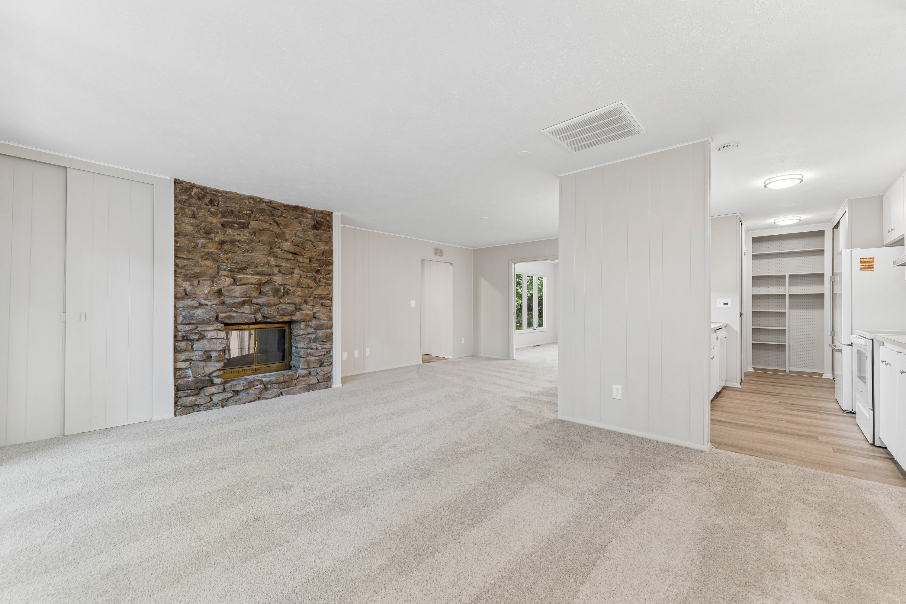 Photo 5 of 35 of 5896 Mills Creek Ln, North Ridgeville, OH