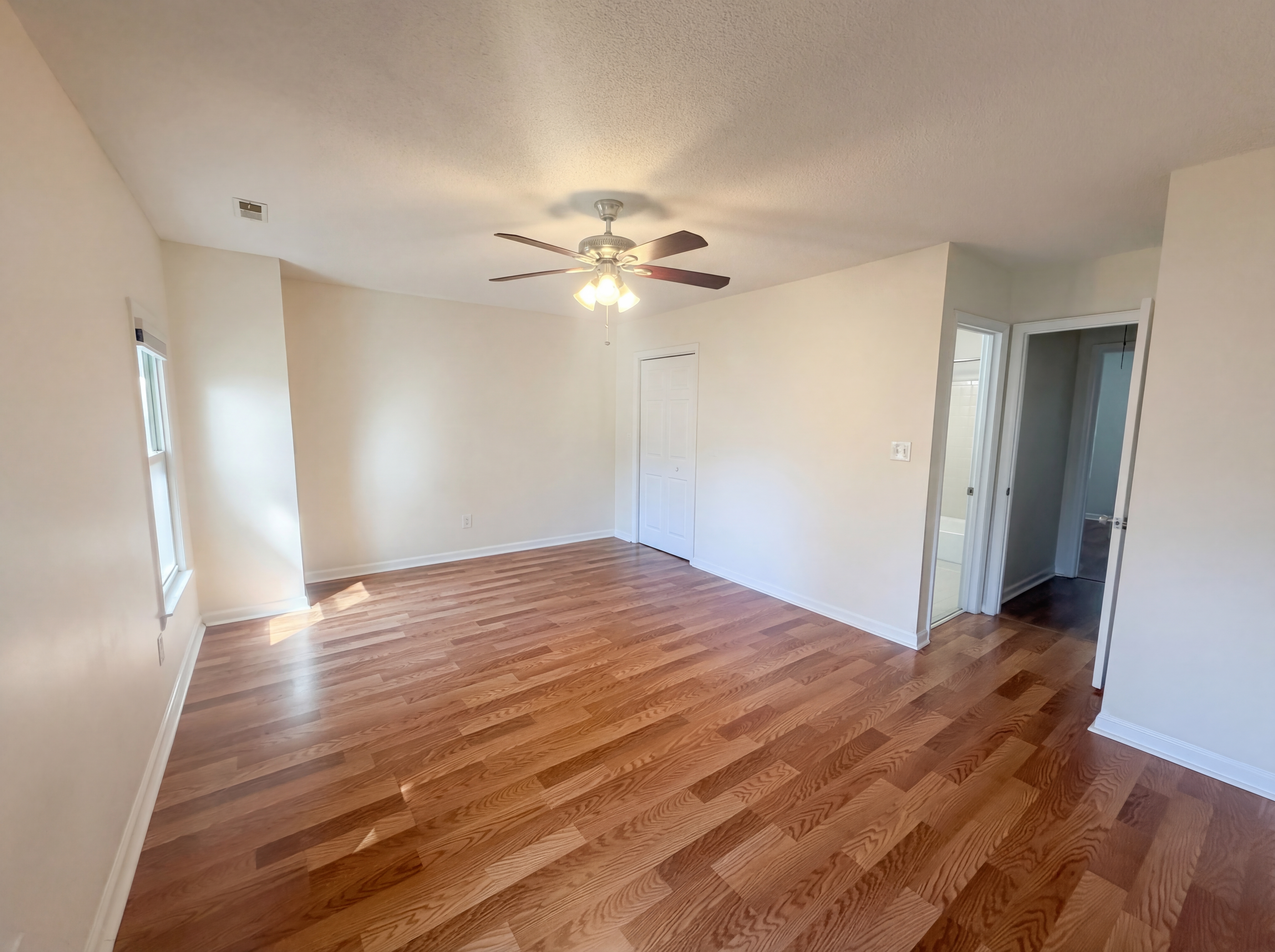 Photo 4 of 17 of 5621 Split Oak Way, Raleigh, NC