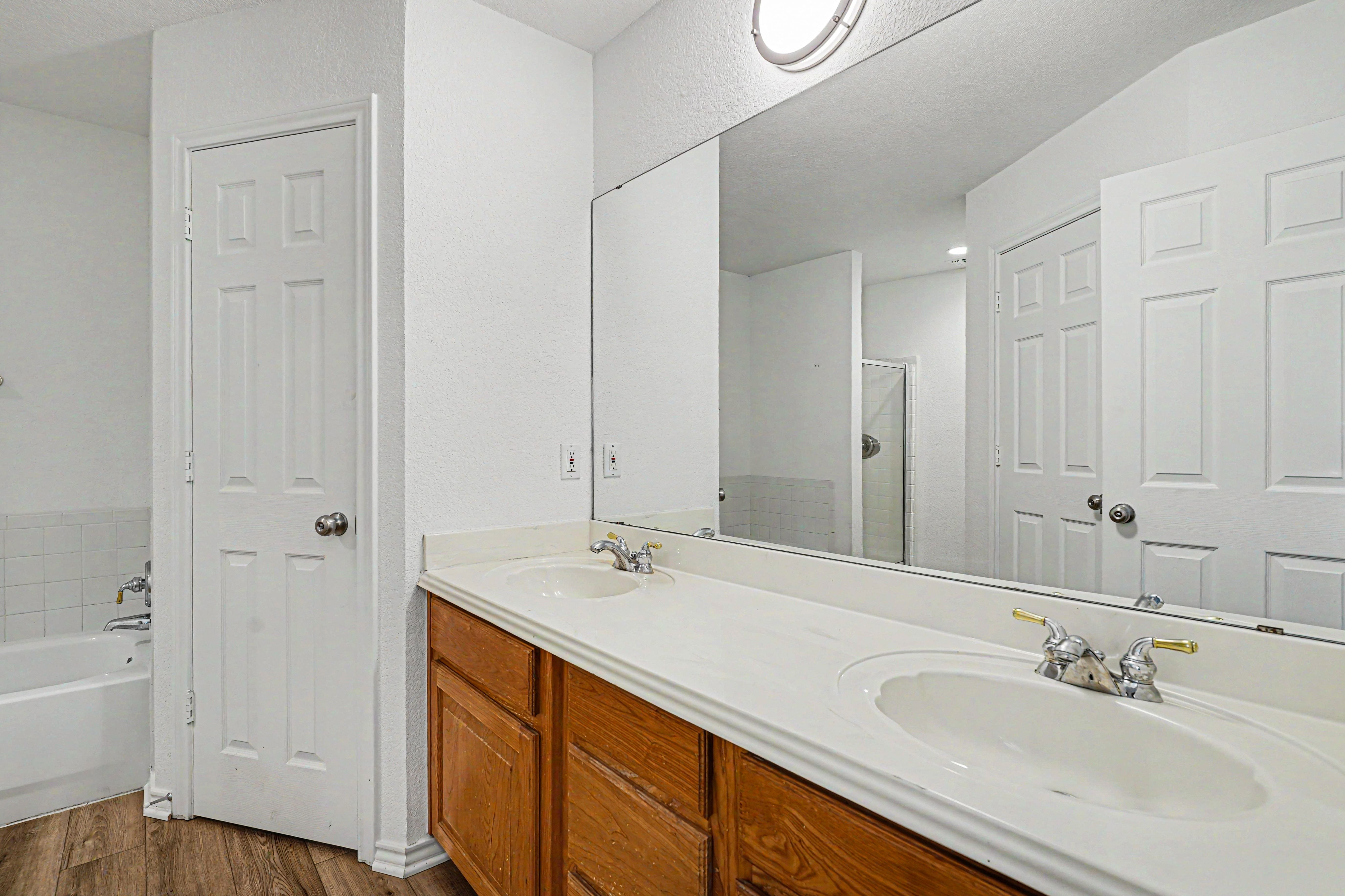 Photo 13 of 17 of 1504 Clover Ln, Granbury, TX