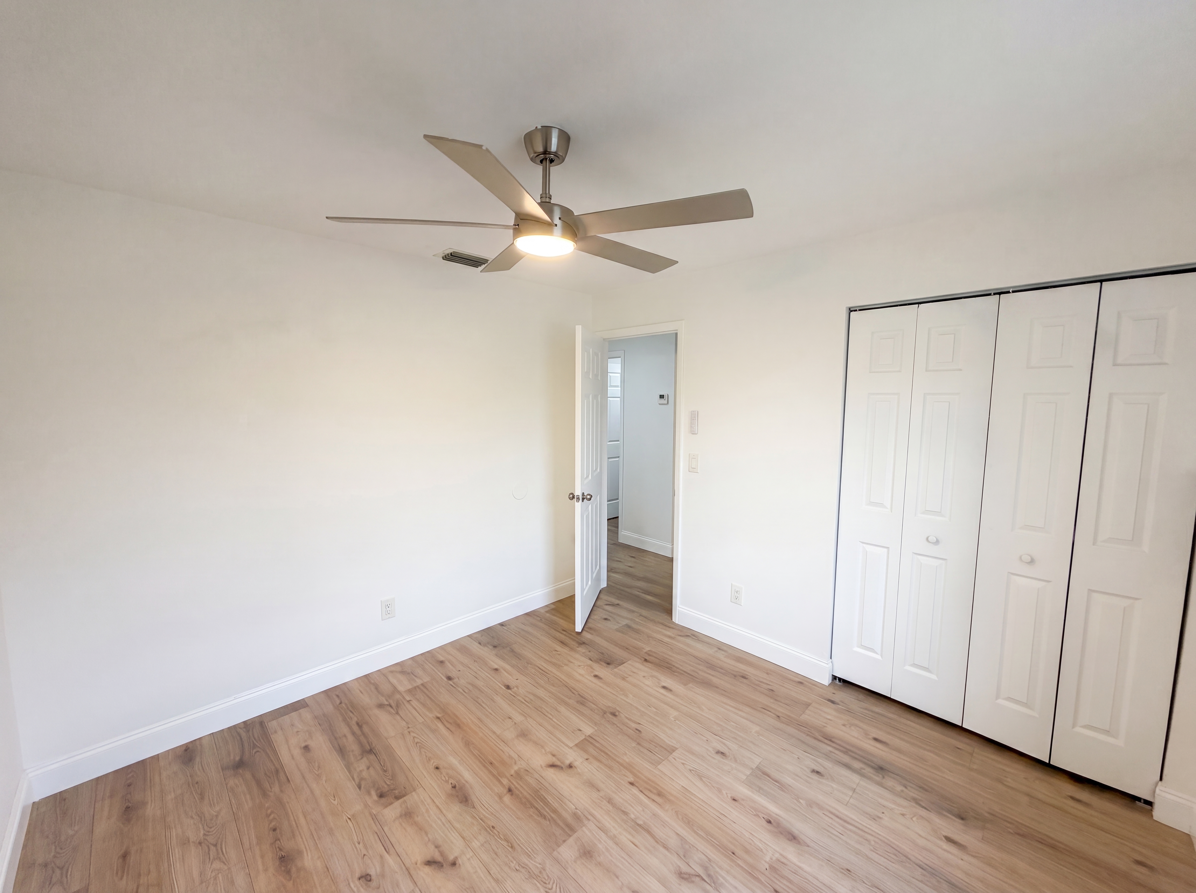 Photo 4 of 25 of 845 40th Ave S, Saint Petersburg, FL