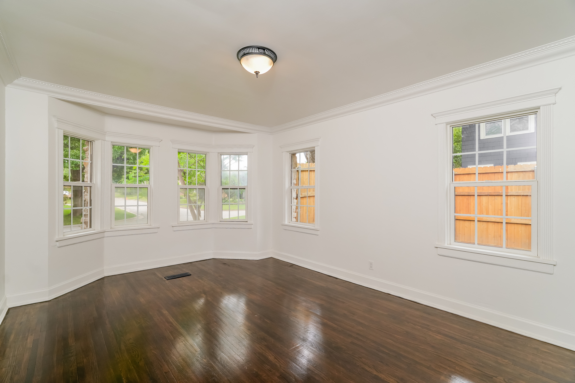 Photo 4 of 21 of 3132 S Owasso Ave, Tulsa, OK