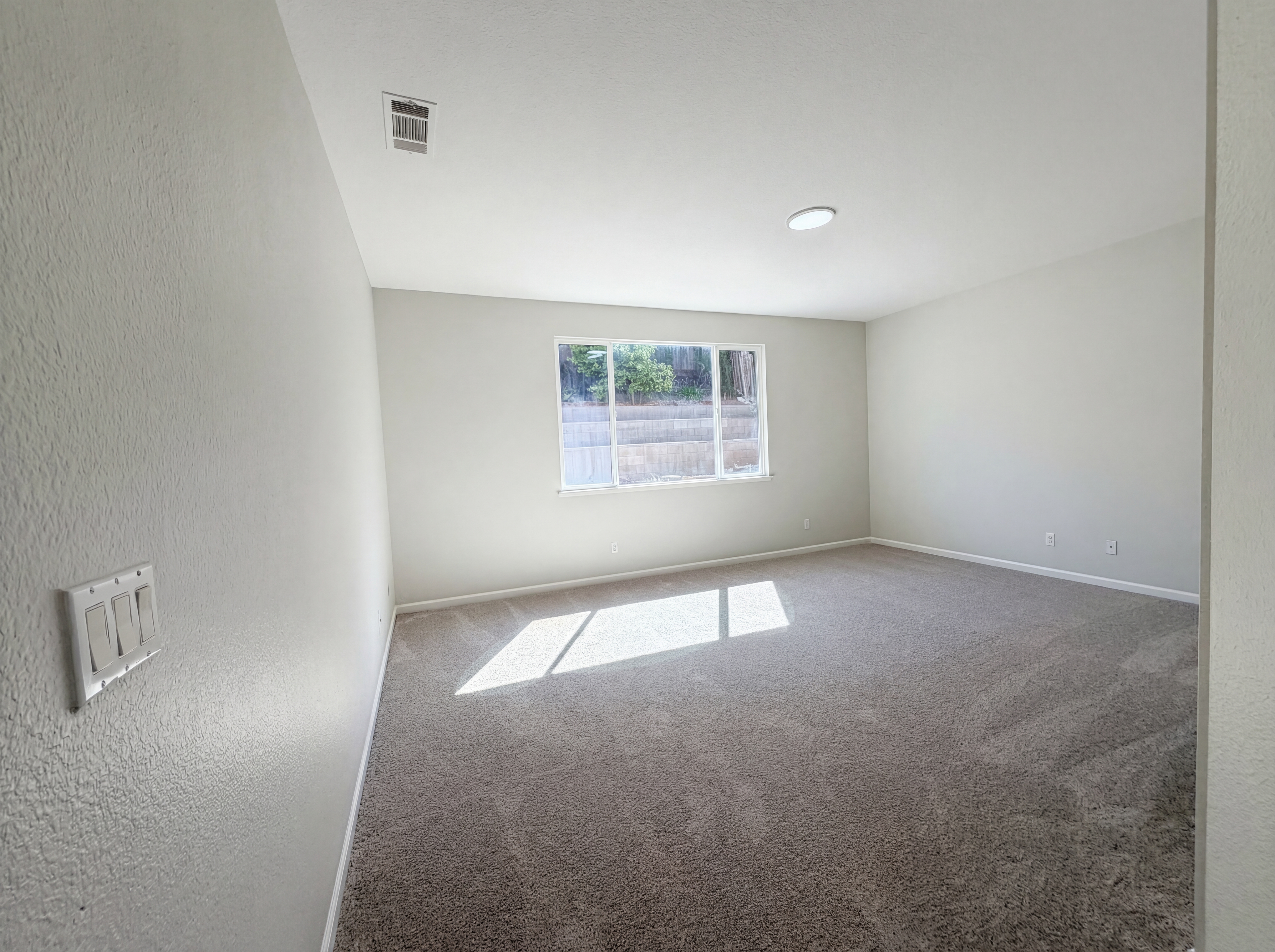 Photo 24 of 47 of 1257 Brooktrail Dr, Pittsburg, CA