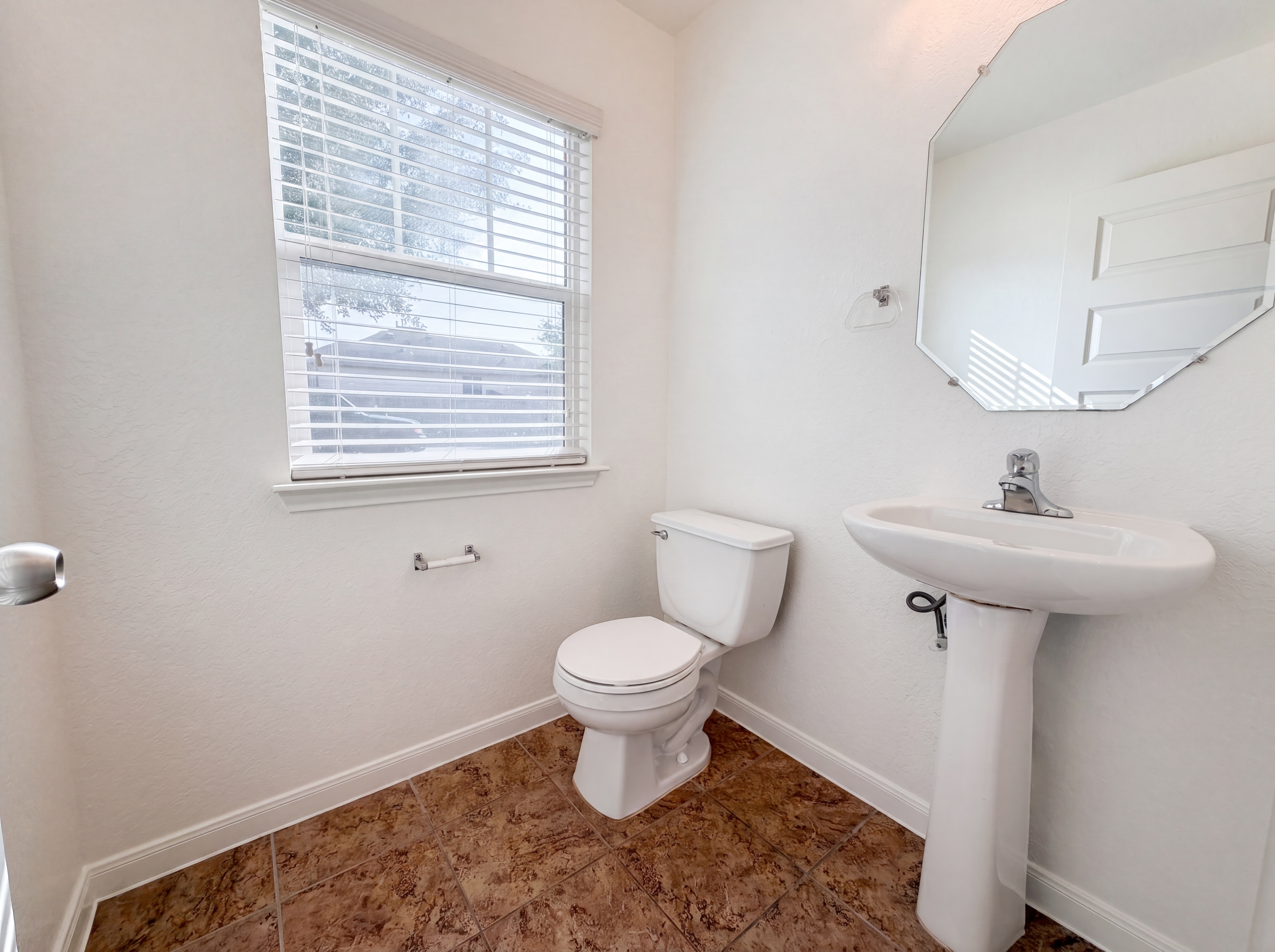 Photo 8 of 17 of 1108 Wind Haven Dr, New Braunfels, TX