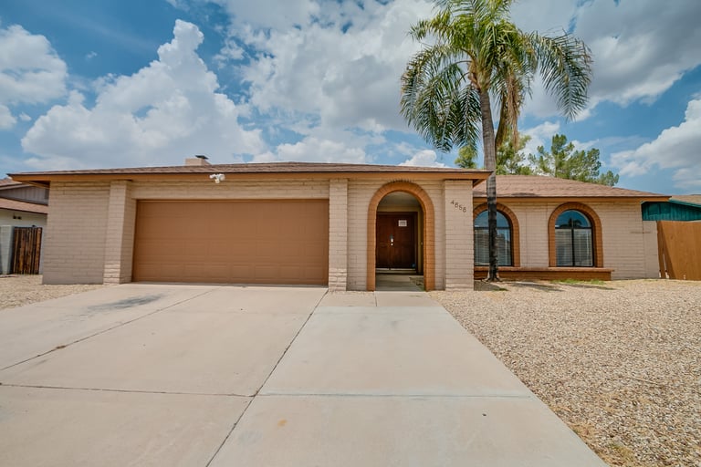 Photo 1 of 33 - 4658 W Aire Libre Ave, Glendale, AZ 85306