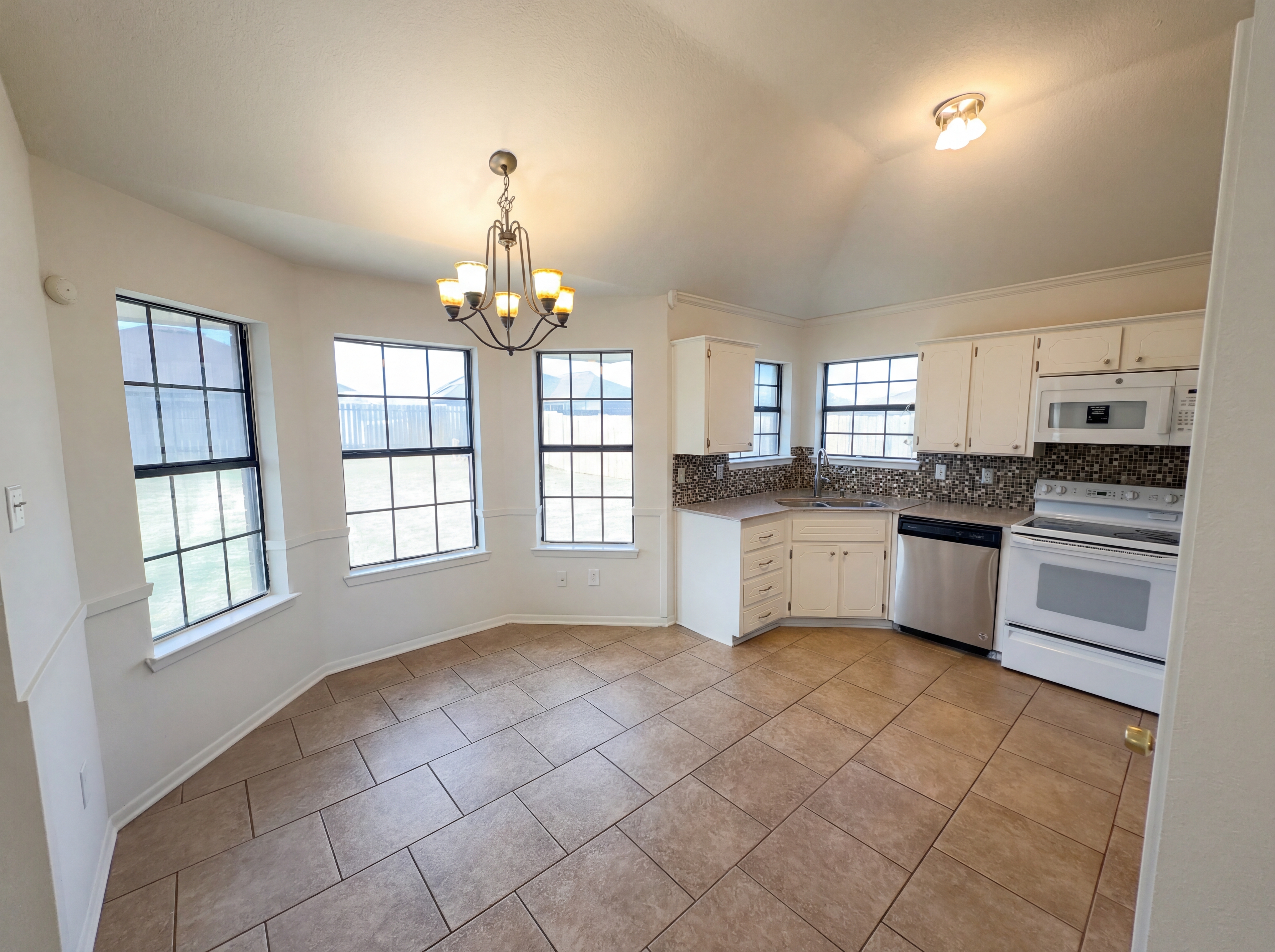 Photo 10 of 16 of 1802 Moonstone Dr, Killeen, TX