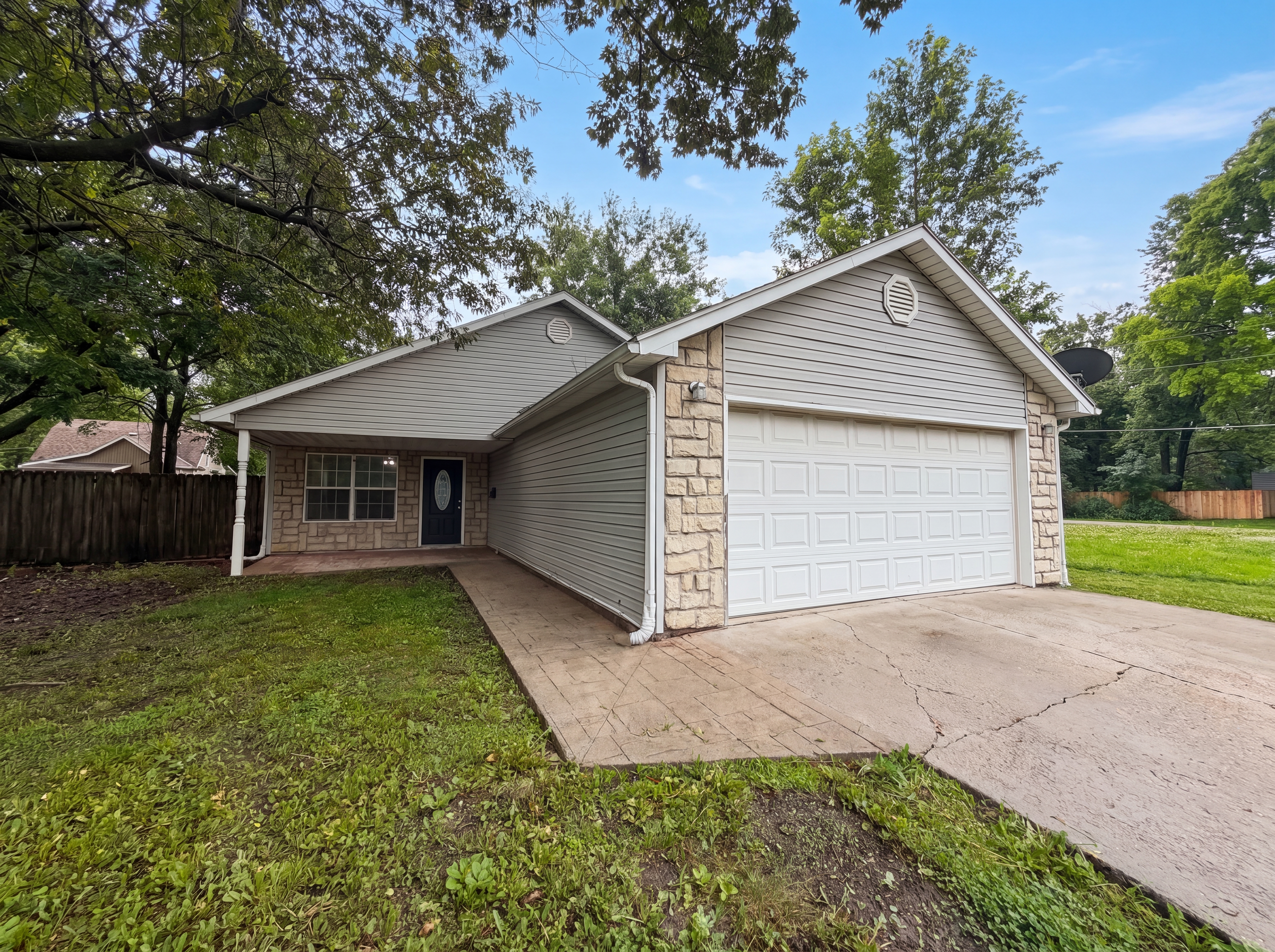 Photo 15 of 17 of 905 S Butler Ter, Harrisonville, MO