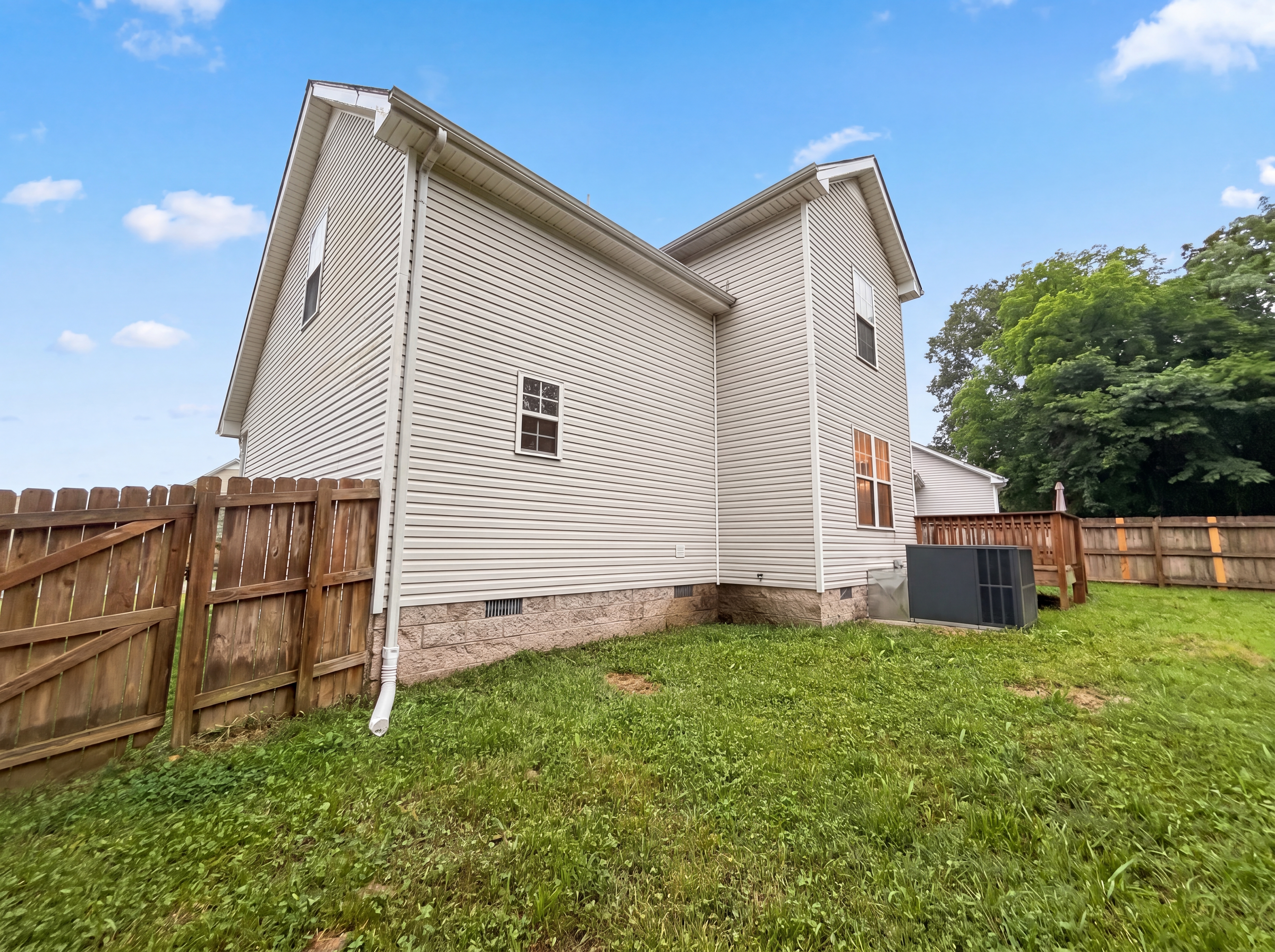 Photo 20 of 22 of 3432 Fox Meadow Way, Clarksville, TN