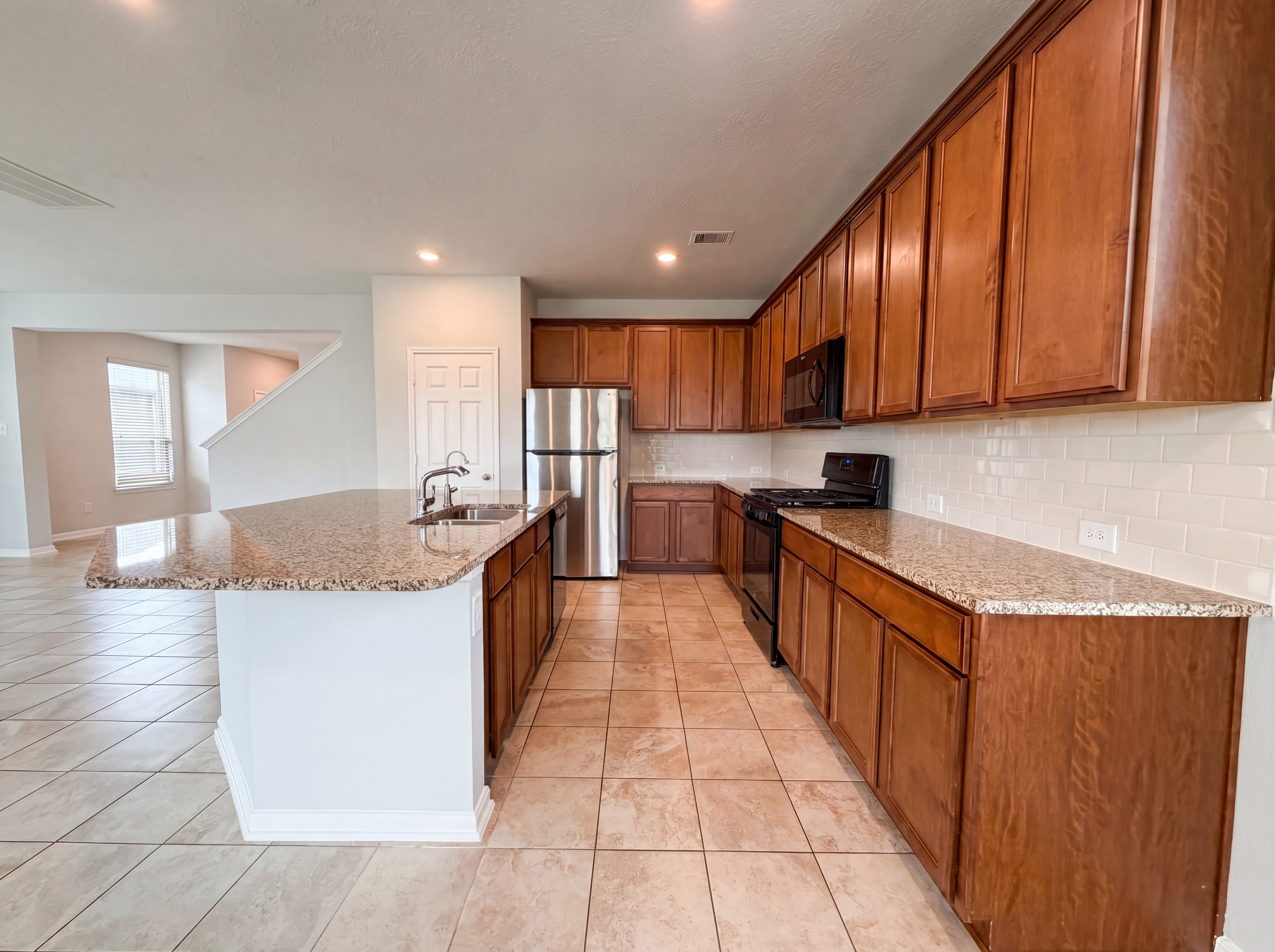 Photo 2 of 24 of 4022 Lake Cypress Cir, Houston, TX