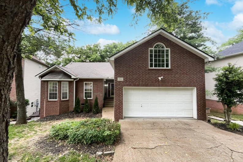 Property photo 1 of 824 N Woodstone Ln