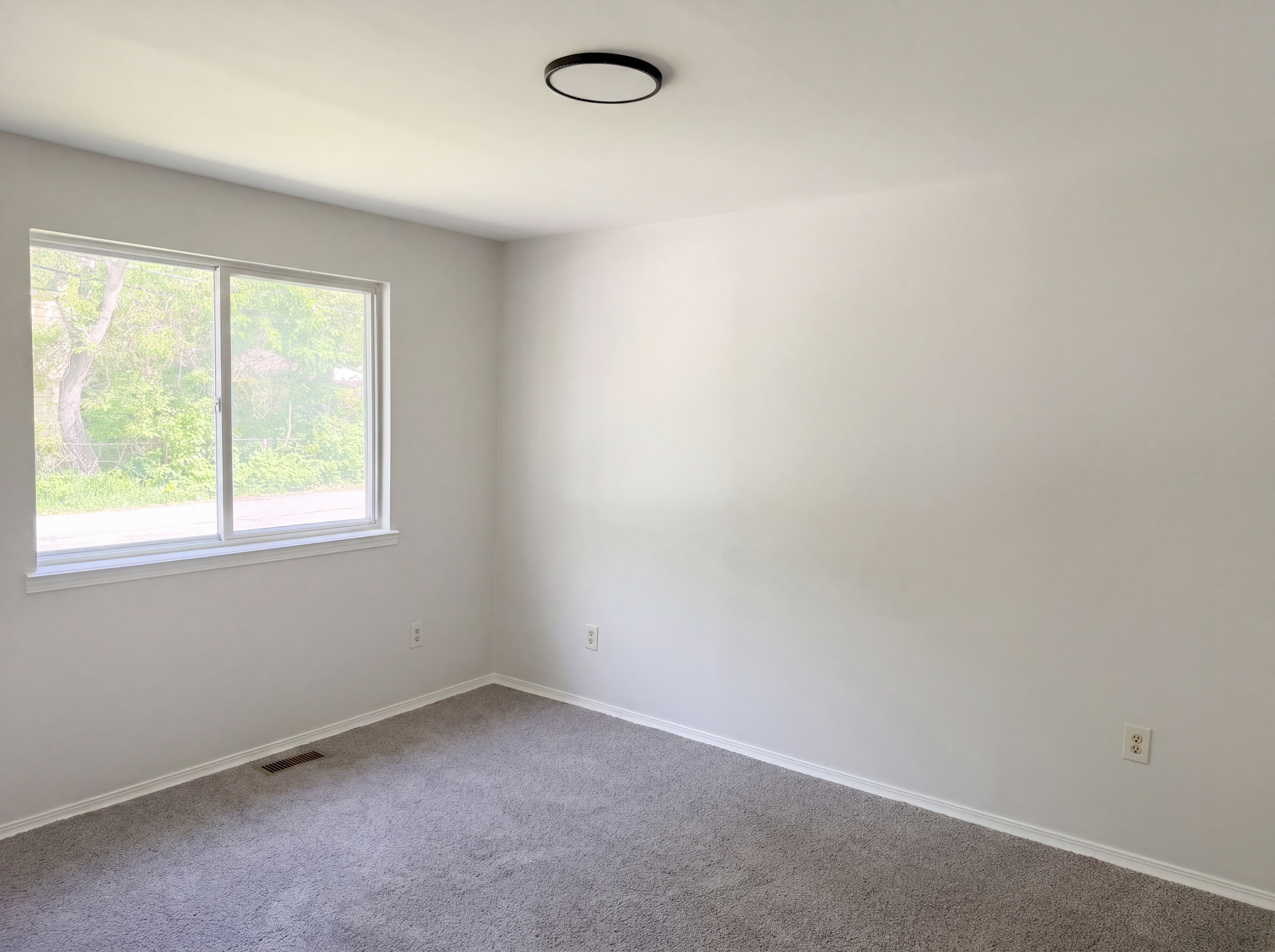 Photo 4 of 28 of 21425 Averhill St, Farmington Hills, MI