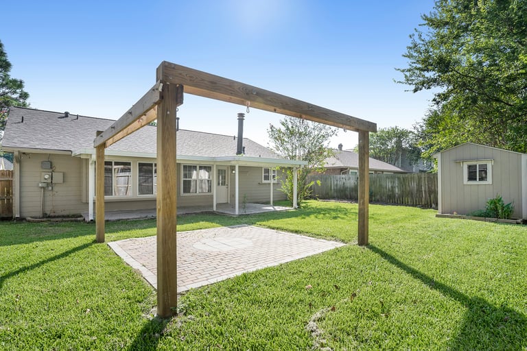 Photo 7 of 17 - 3806 Teakwood Dr, La Porte, TX 77571