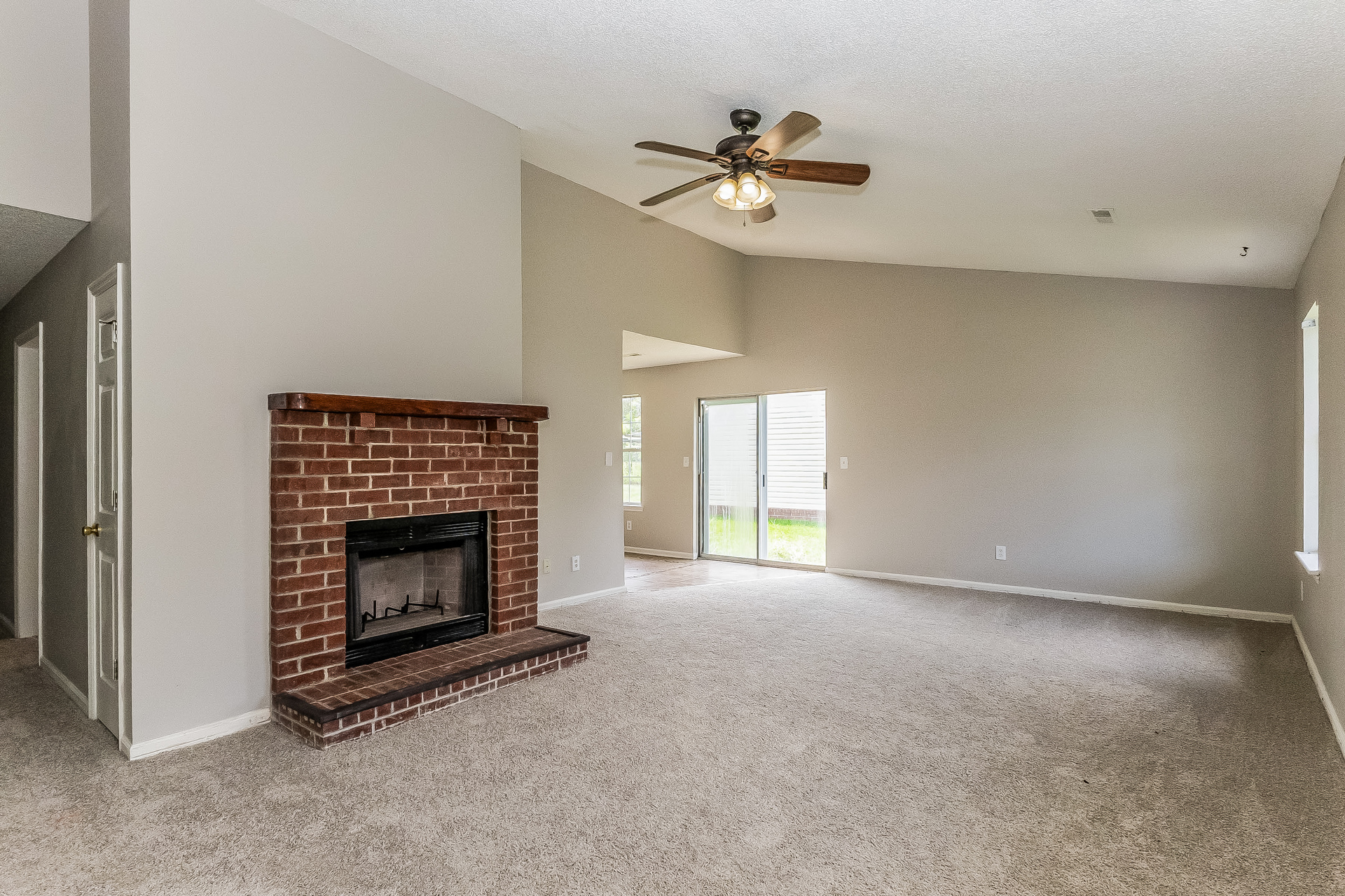 Photo 18 of 21 of 1305 Aubry Dr, Moncks Corner, SC