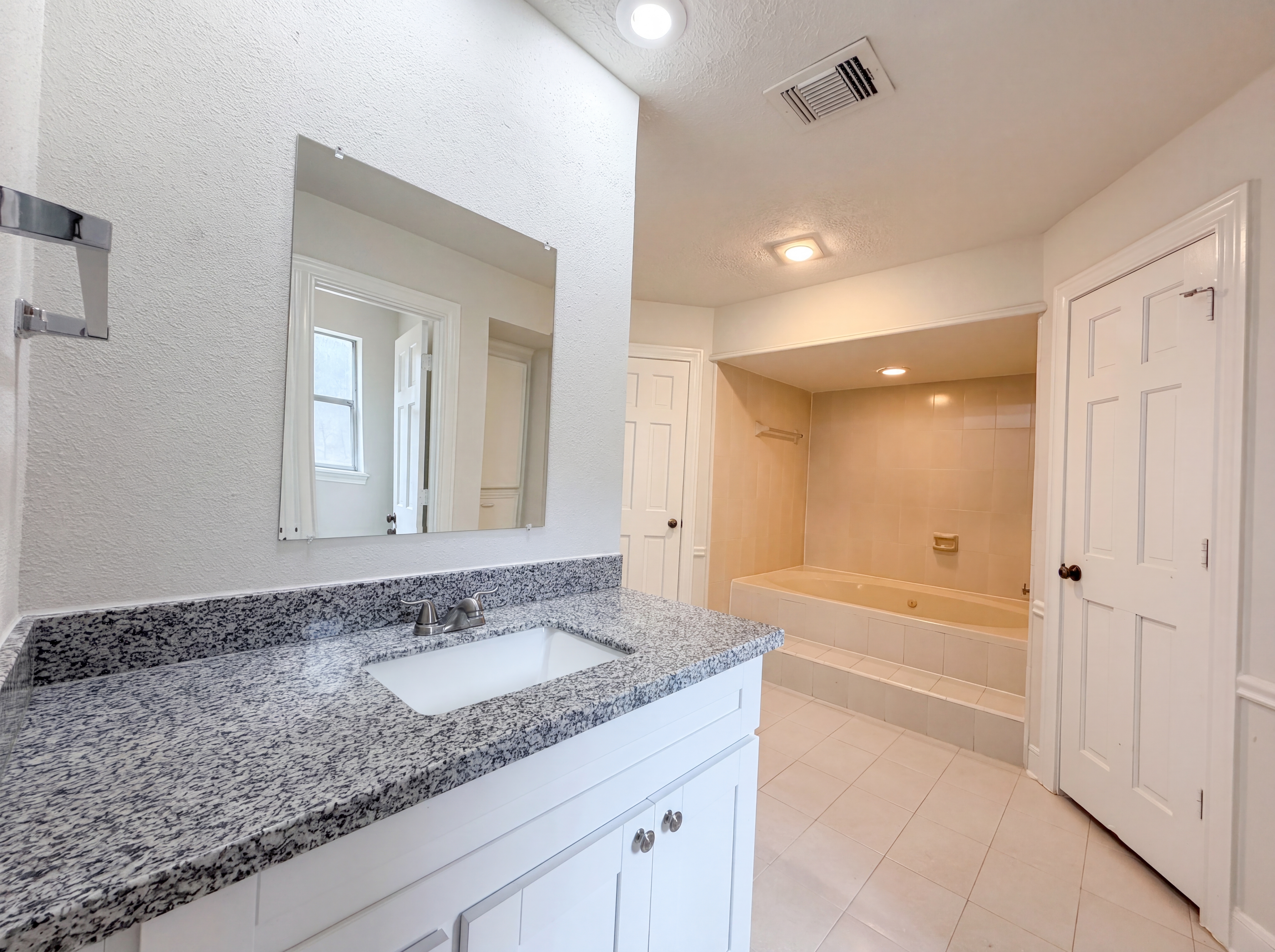 Photo 14 of 27 of 6902 Fawncliff Dr, Houston, TX