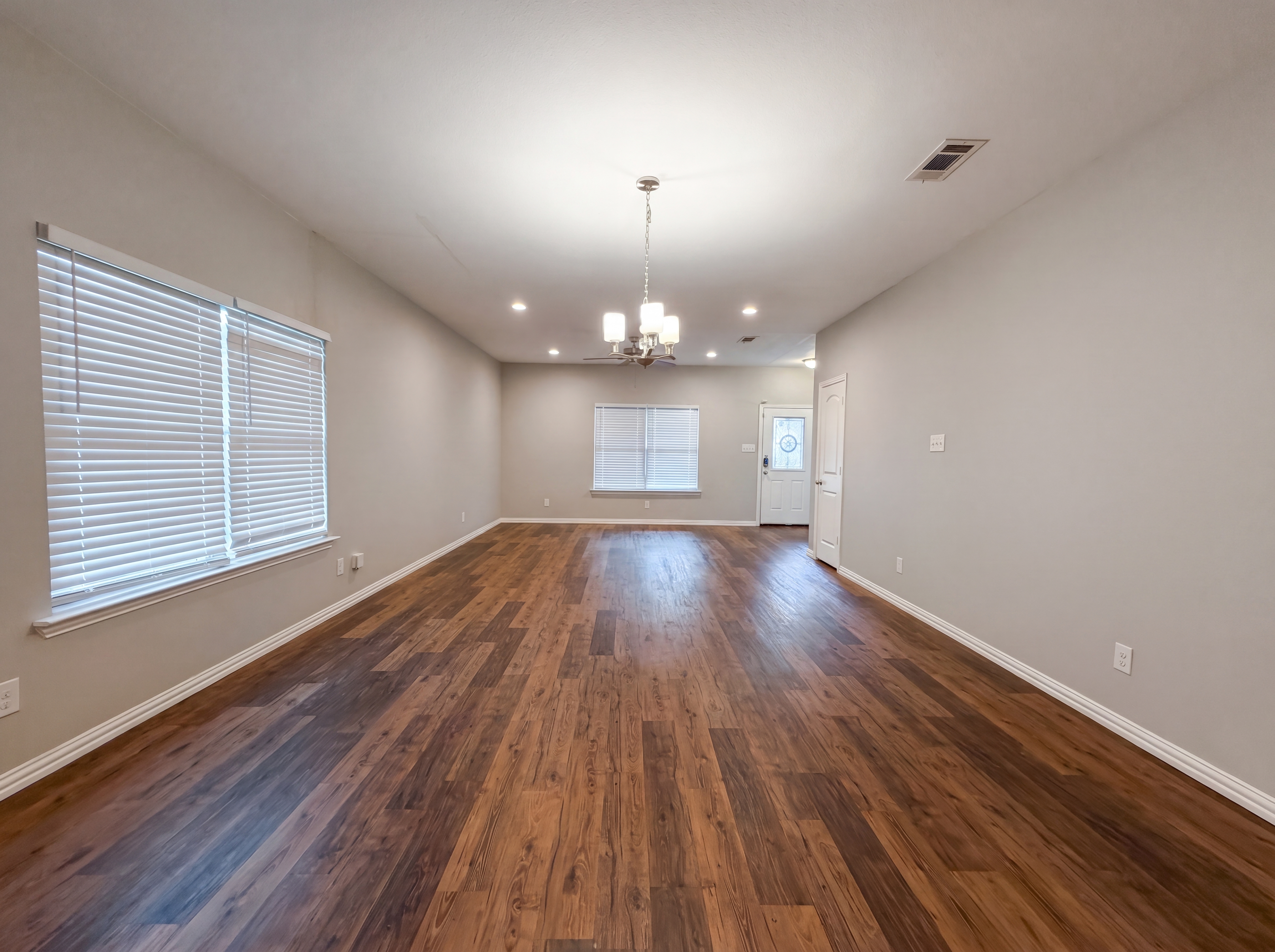 Photo 7 of 18 of 619 E Arlington Ave, Fort Worth, TX
