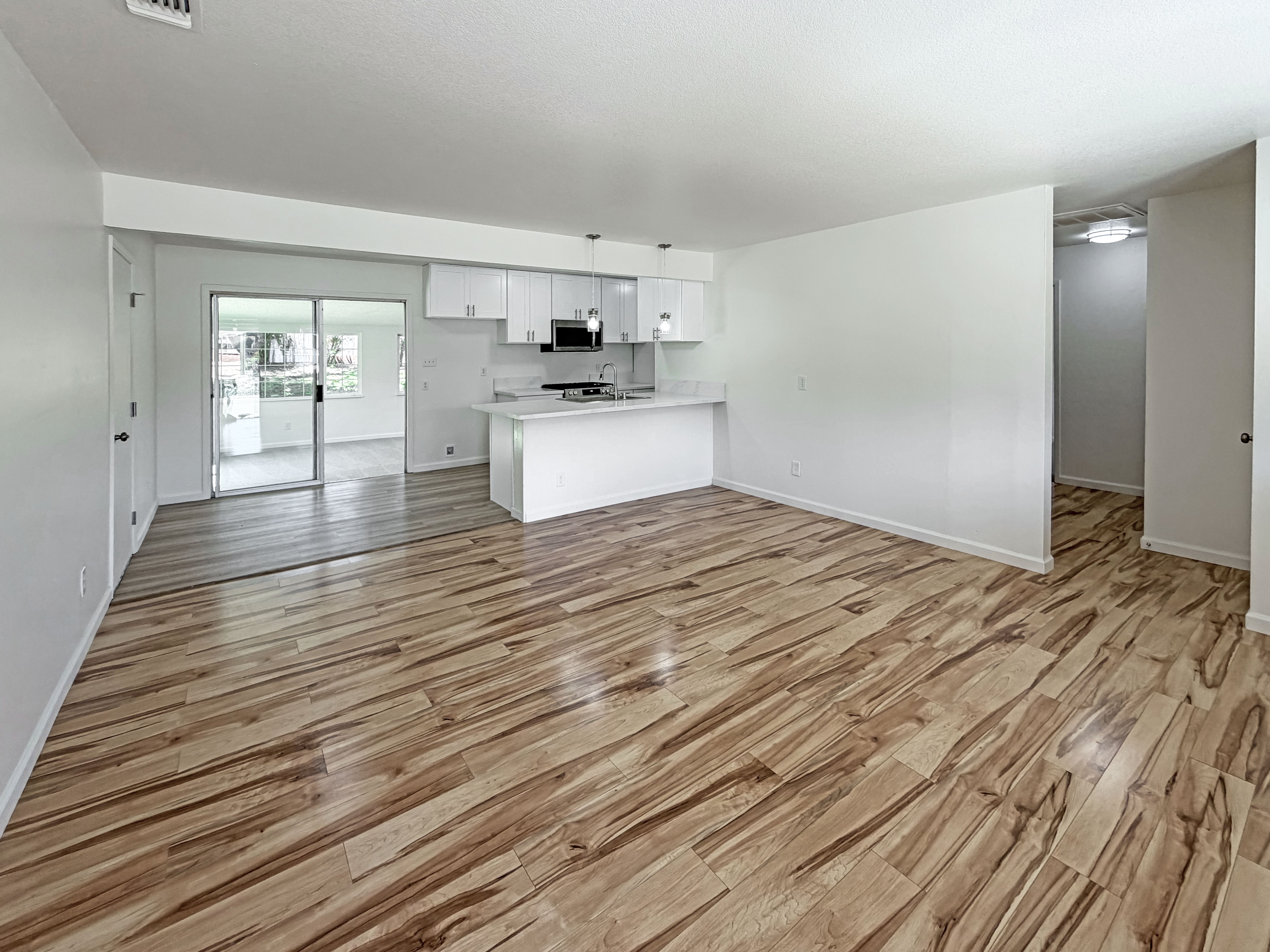 Photo 3 of 26 of 7827 Glen Tree Dr, Citrus Heights, CA