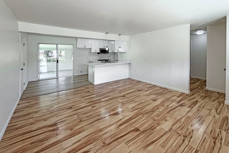 Property photo 3 of 7827 Glen Tree Dr