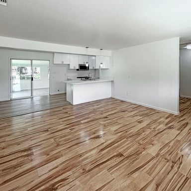 Property photo 3 of 7827 Glen Tree Dr