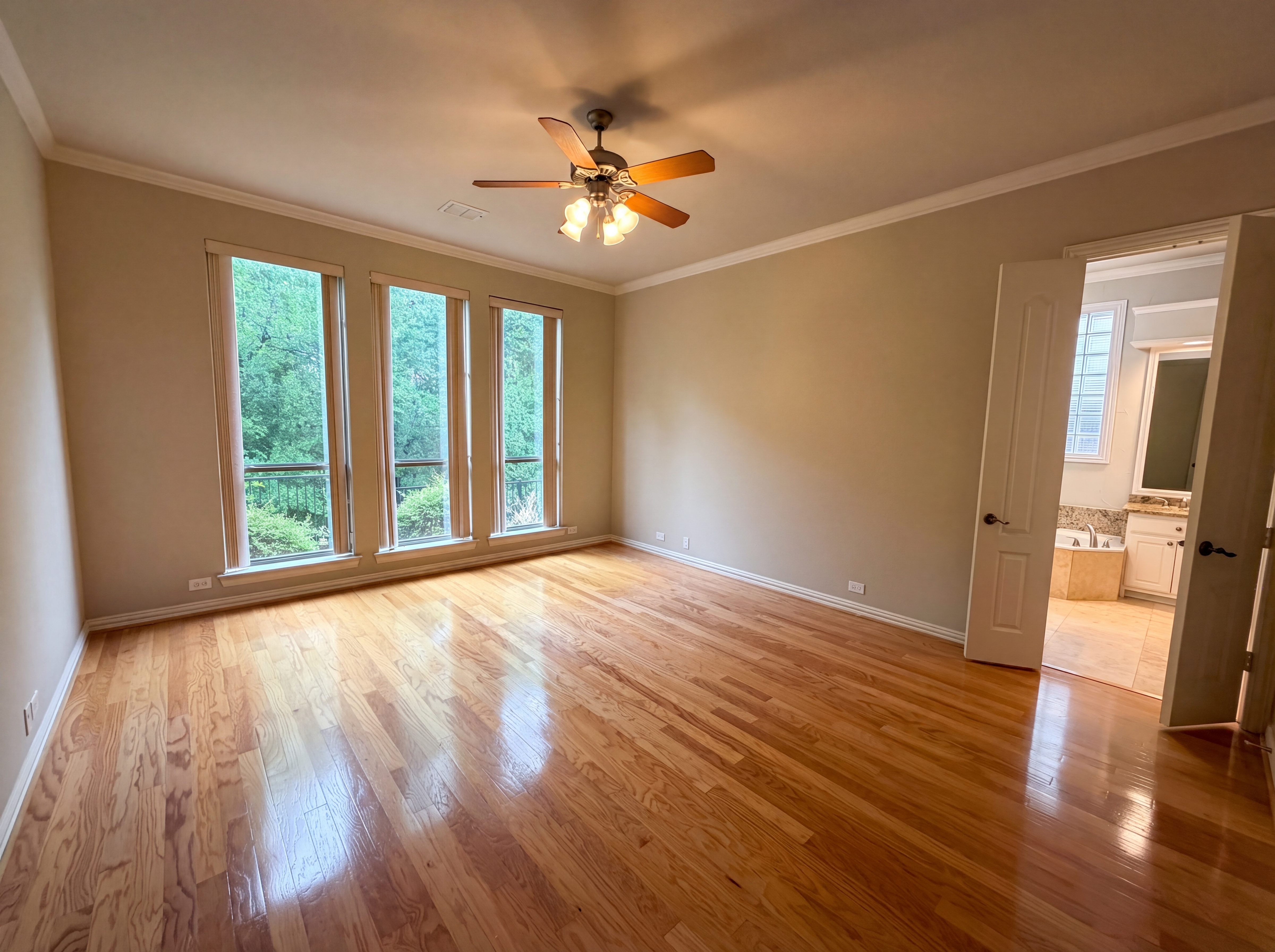 Photo 4 of 29 of 1309 Winding Brook Dr, Garland, TX