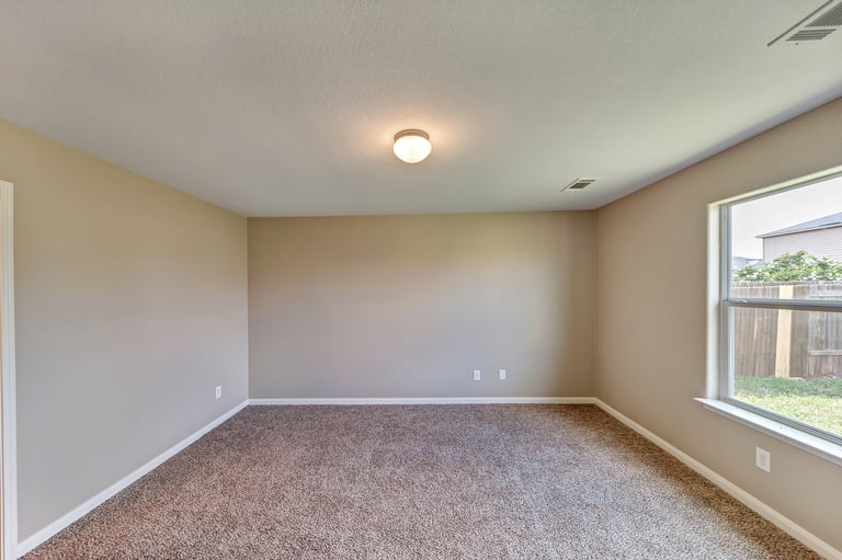 Photo 12 of 22 - 516 Noble Grove Ln, Fort Worth, TX 76140