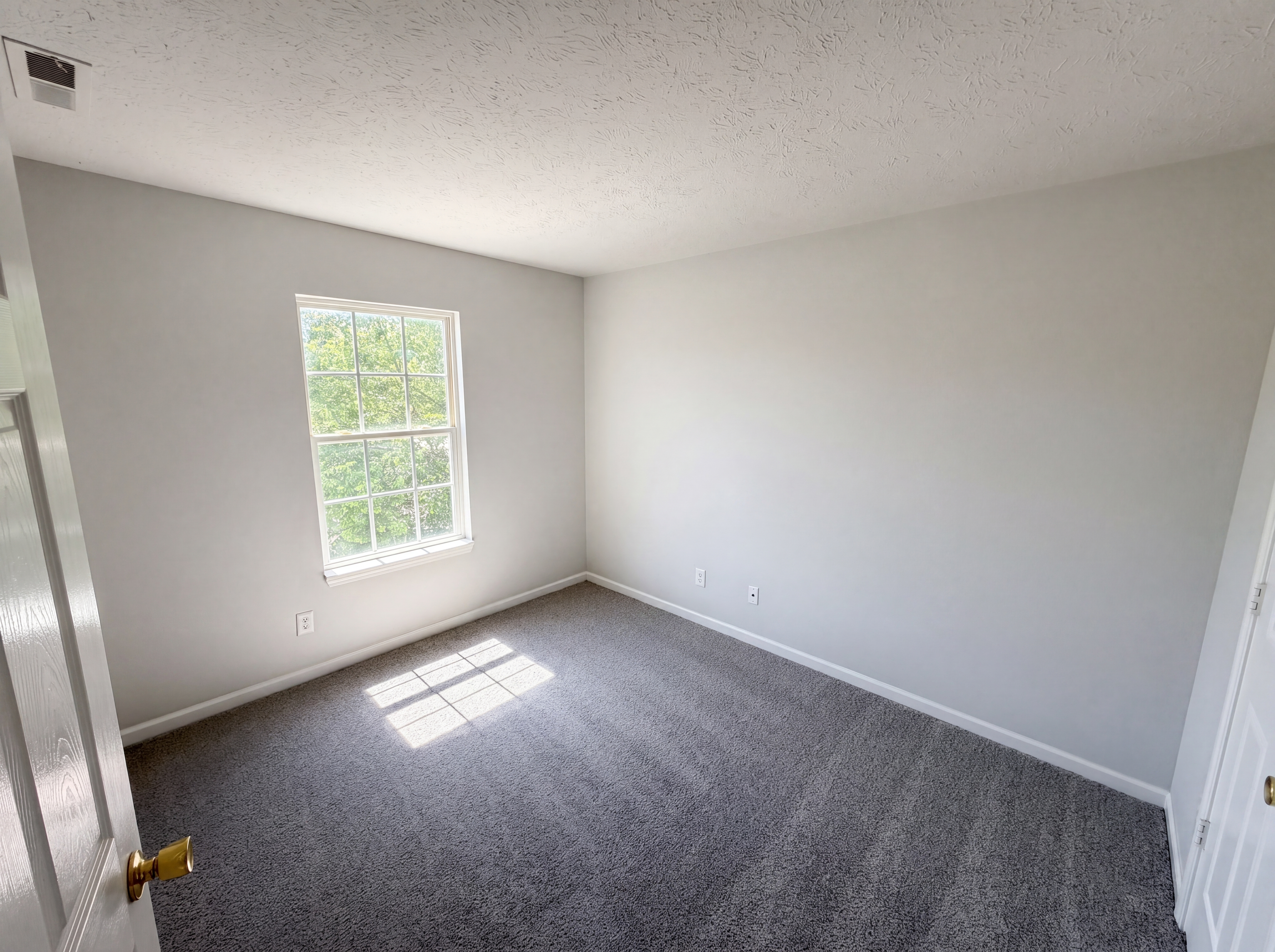 Photo 11 of 22 of 4322 Rhapsody Ln, Indianapolis, IN