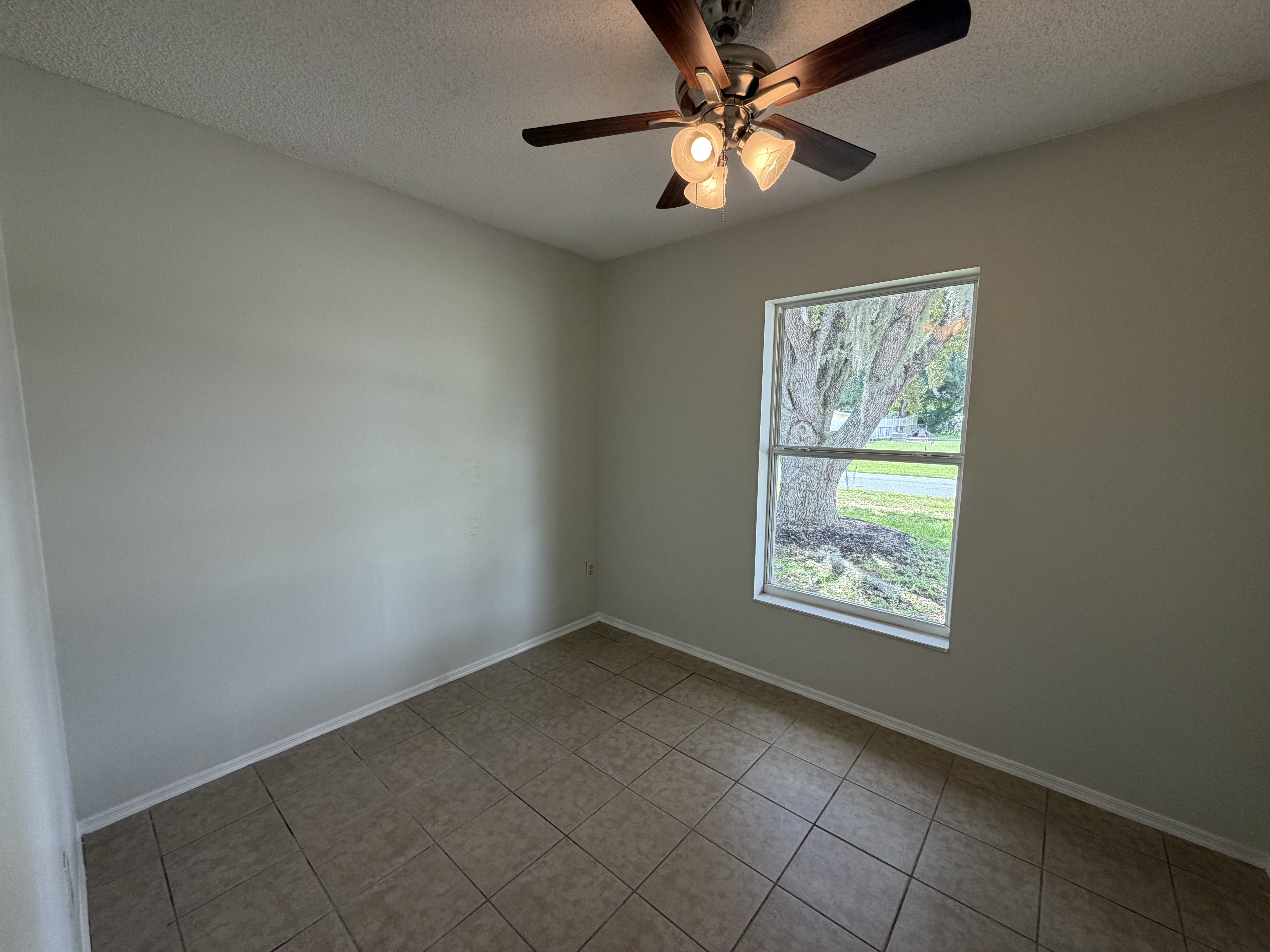 Photo 12 of 24 of 1262 Padgett Cir, Lady Lake, FL