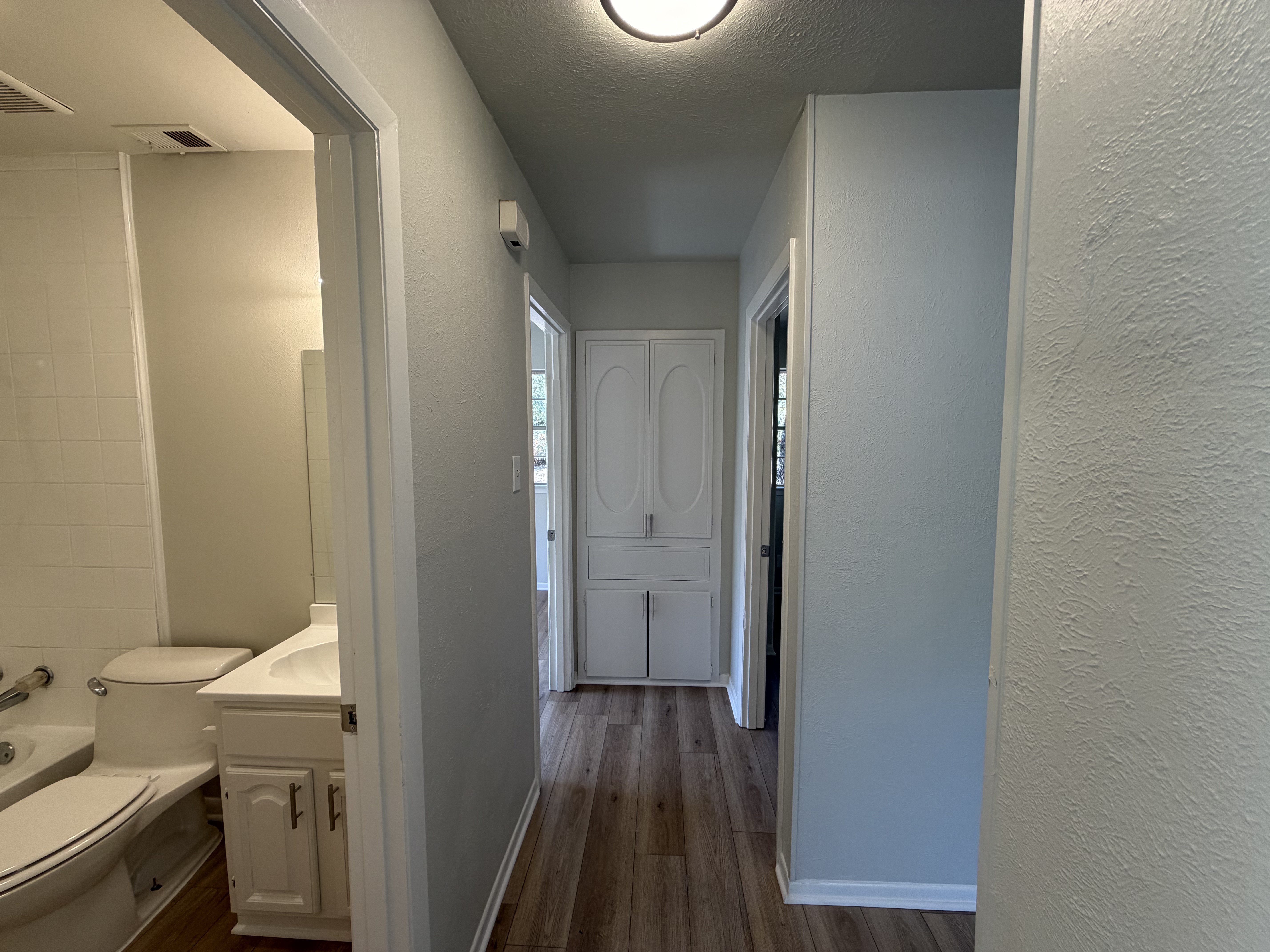 Photo 6 of 23 of 1229 King Dr, Bedford, TX