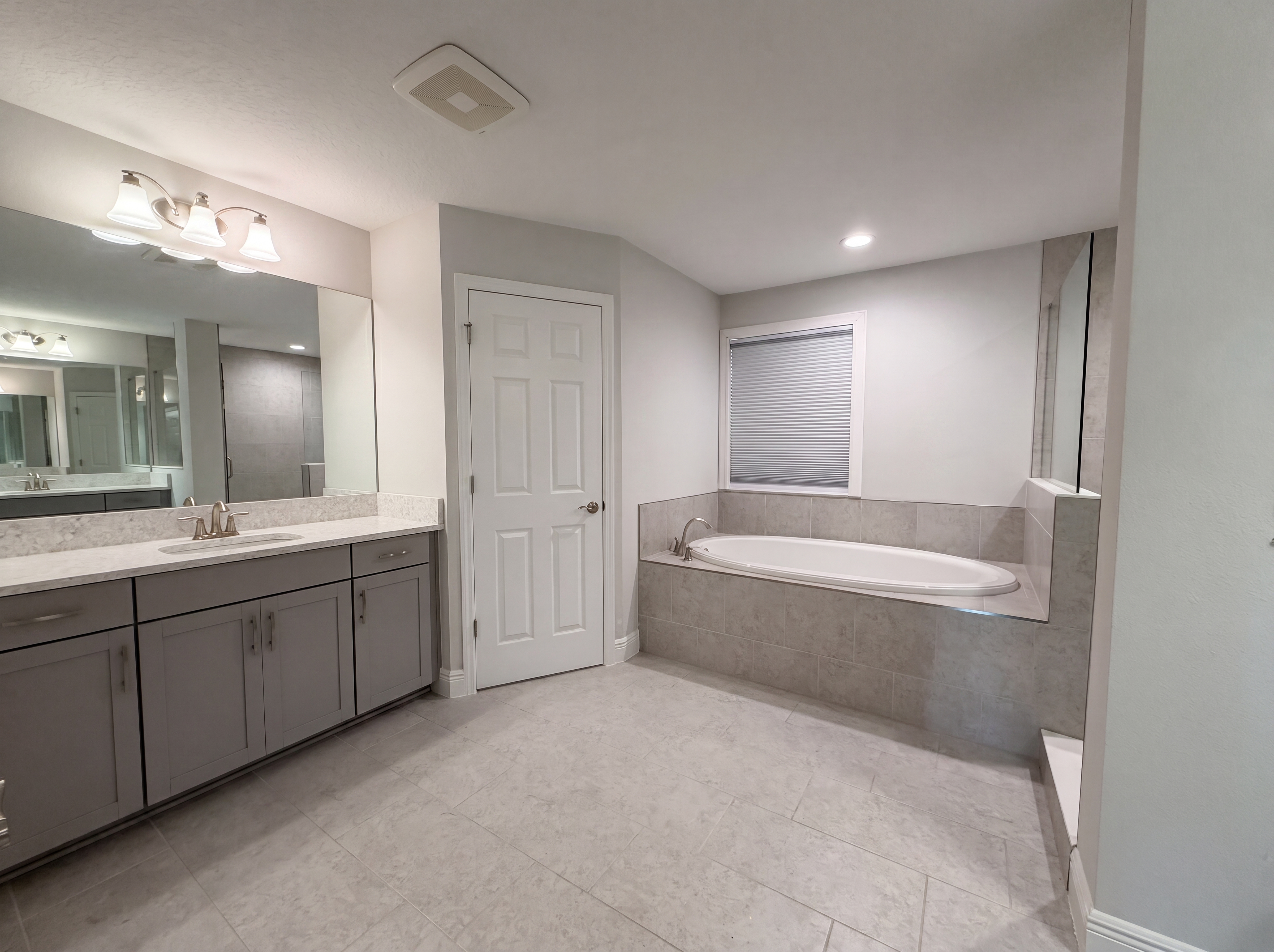 Photo 11 of 25 of 13176 Twin Bridges Dr, Riverview, FL