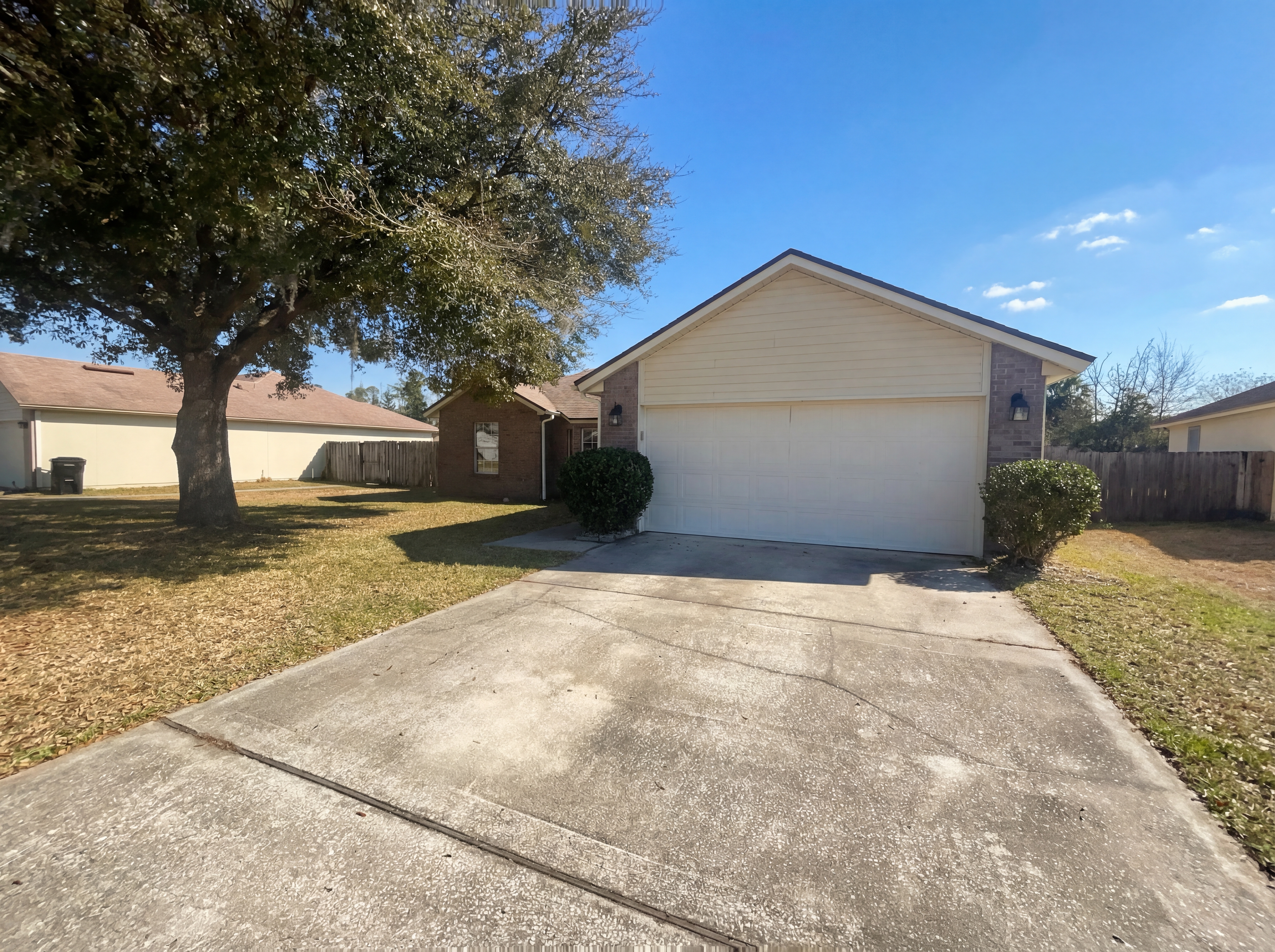 Photo 2 of 21 of 2158 Joseph Hewes Ct, Orange Park, FL