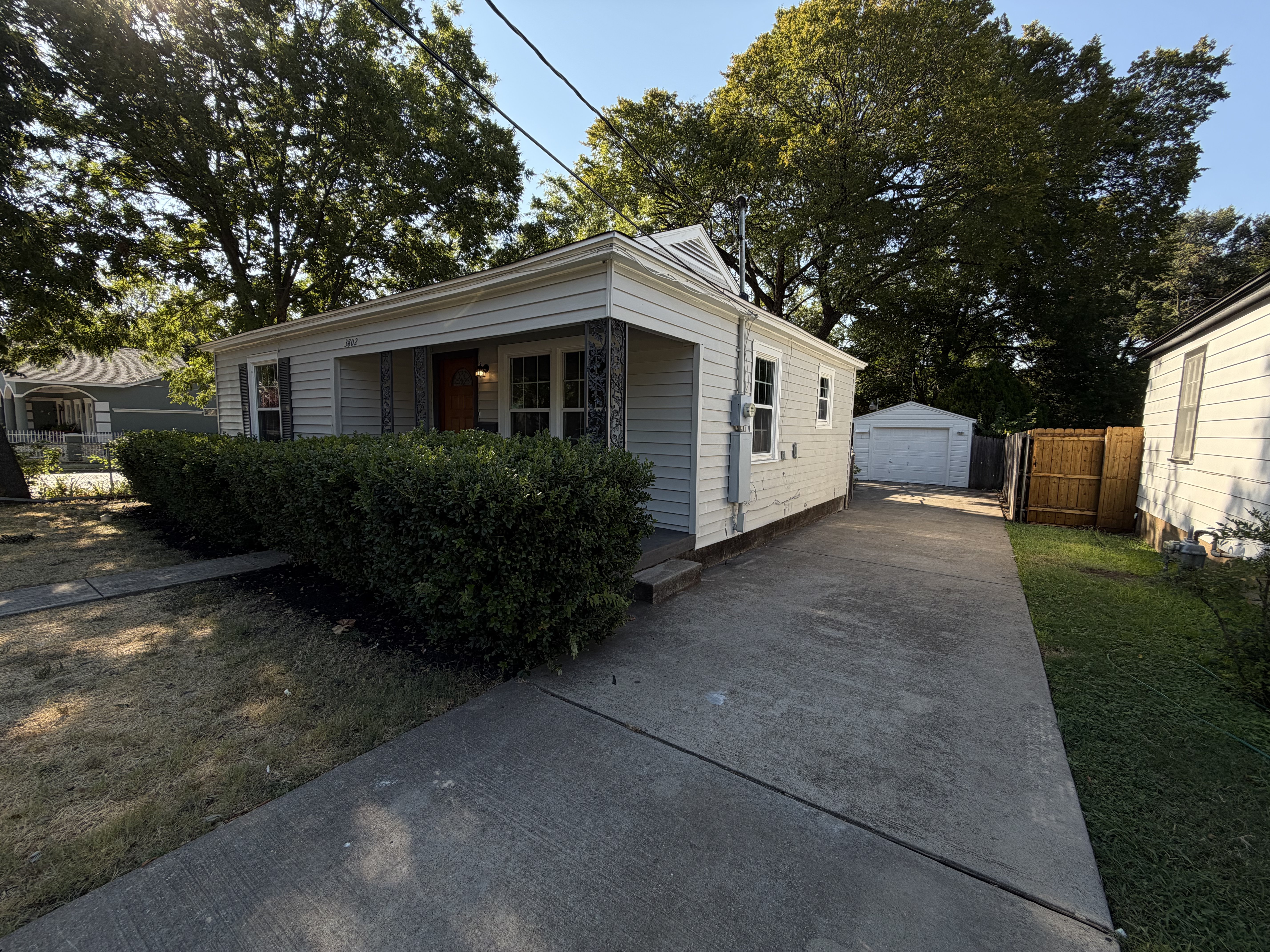 Photo 15 of 17 of 3802 Poinsettia Dr, Dallas, TX