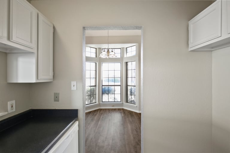 Photo 14 of 29 - 6800 Running Creek Dr, Arlington, TX 76001