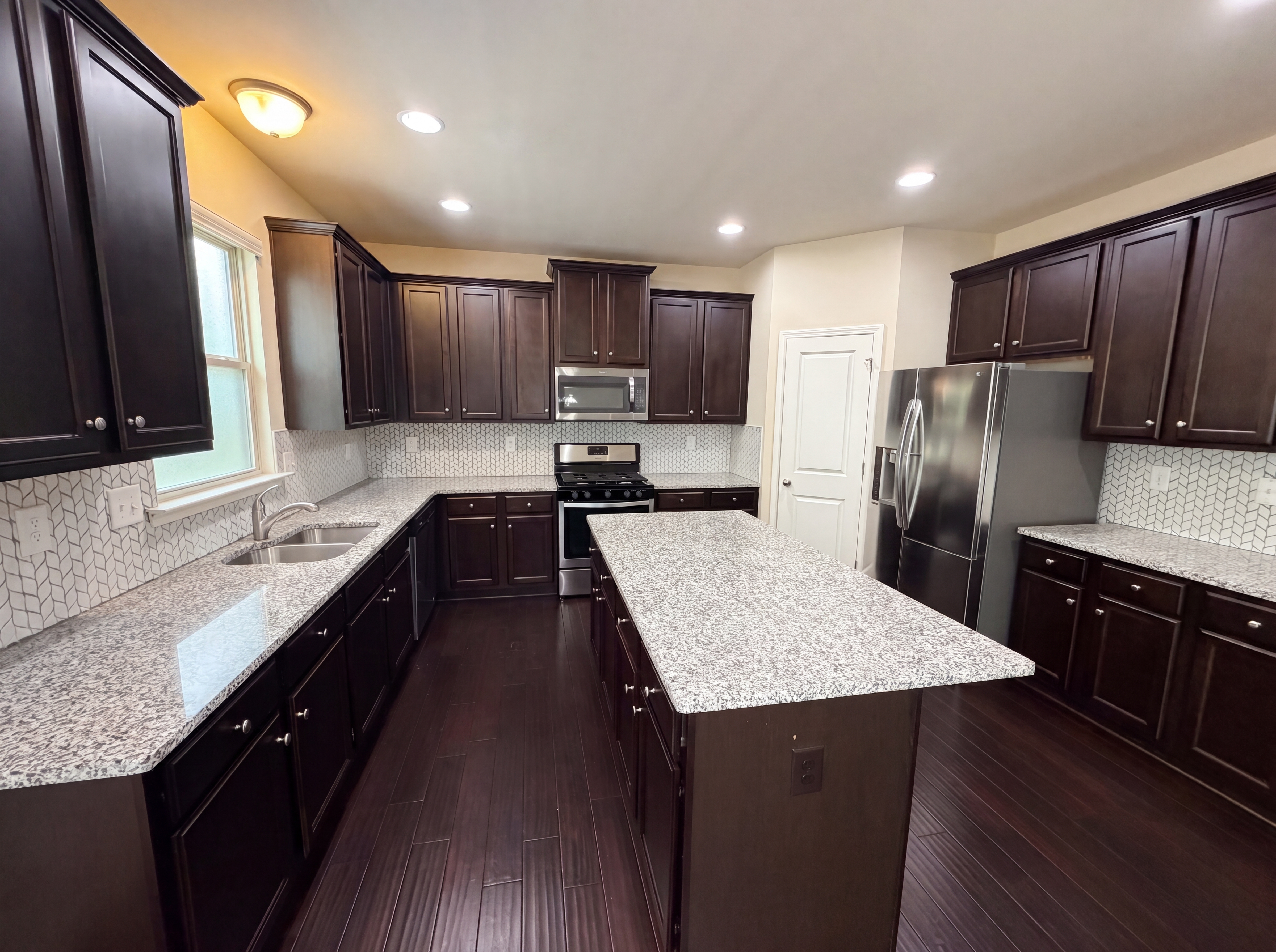 Photo 6 of 22 of 1357 Balvaird Dr, Lawrenceville, GA
