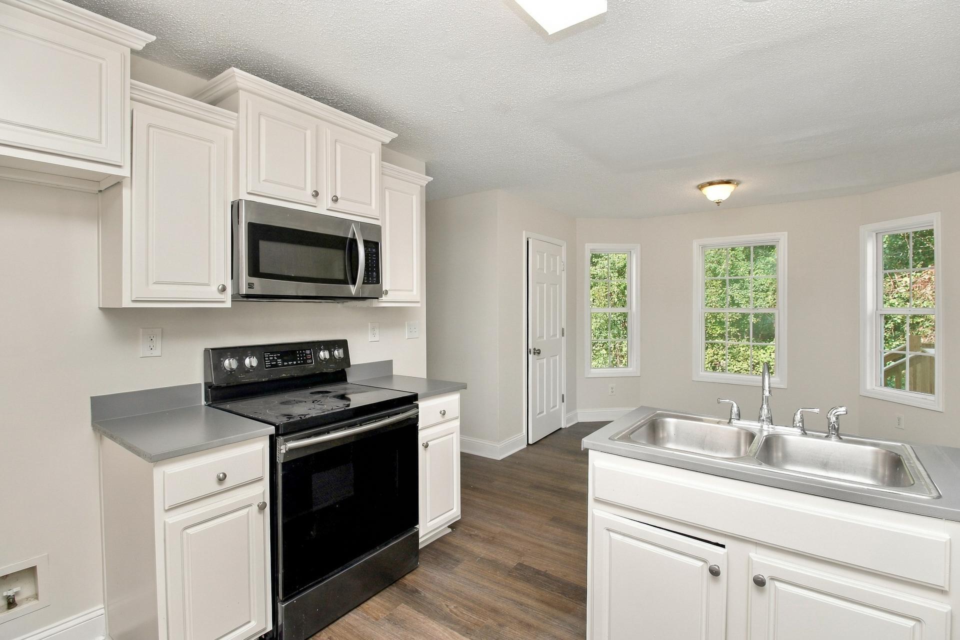 Photo 2 of 22 of 130 Stephanie Ln, Covington, GA