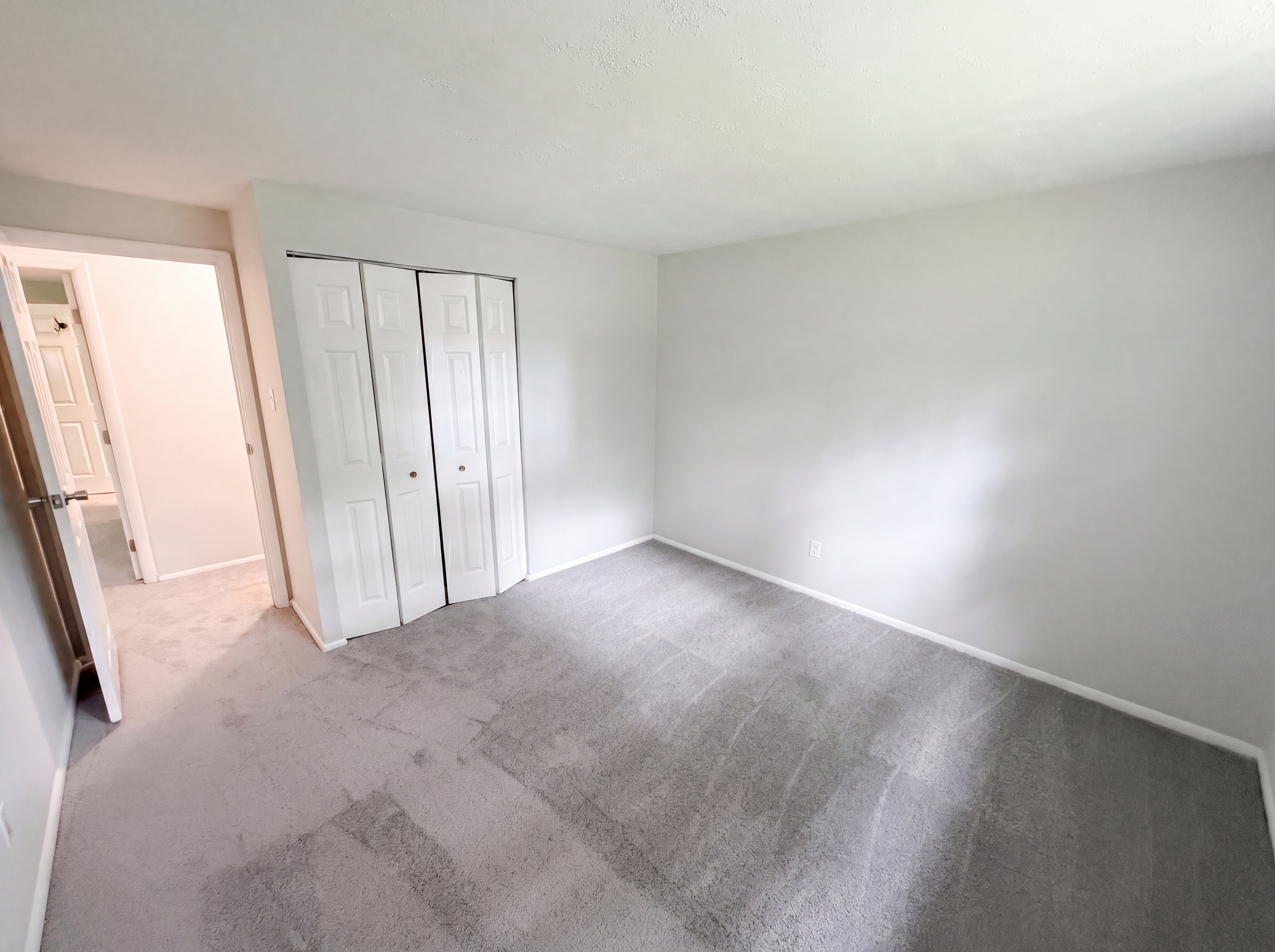 Photo 11 of 23 of 1537 W 74th Pl, Indianapolis, IN