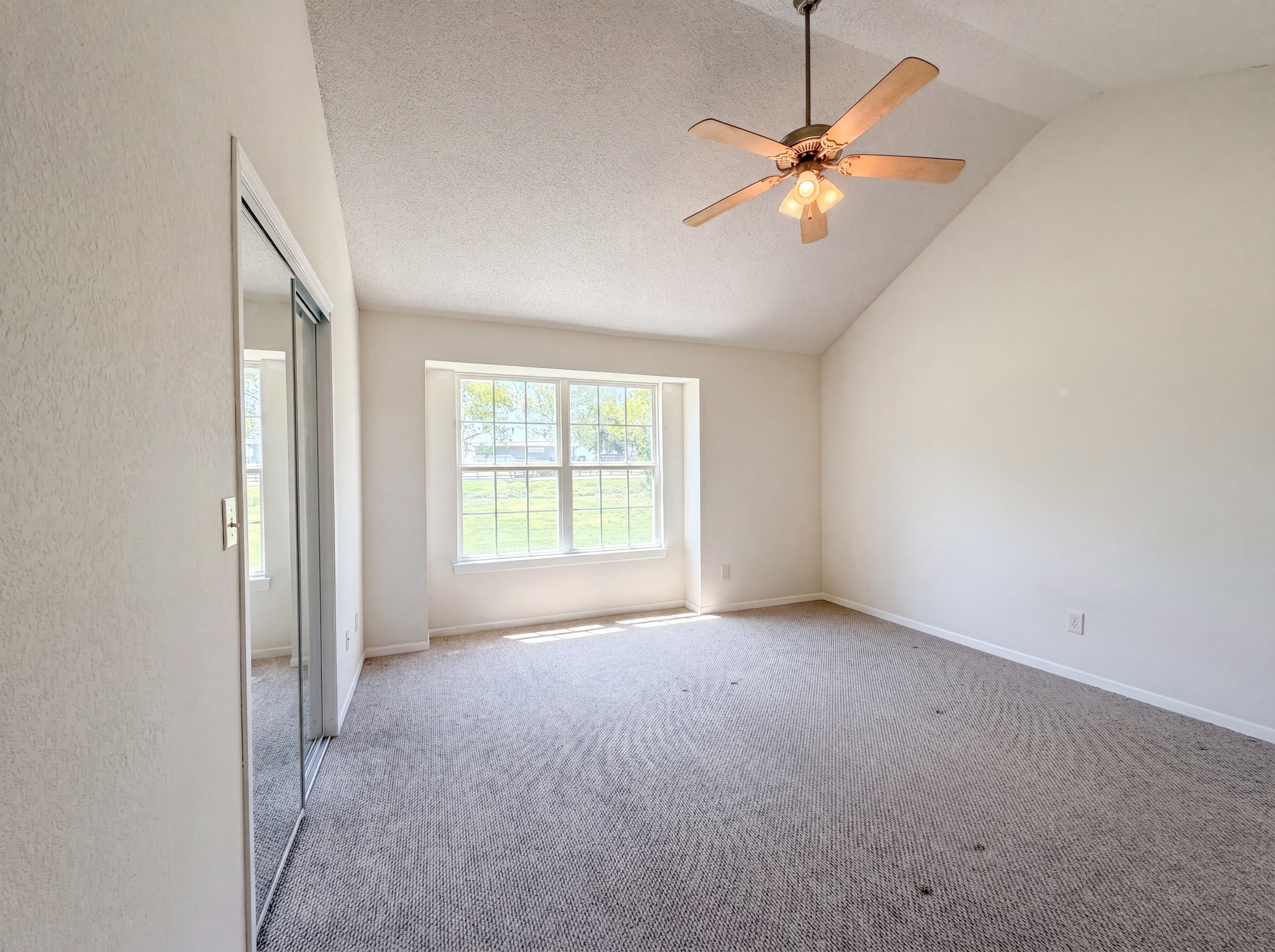 Photo 10 of 18 of 10559 E 46th Ter, Kansas City, MO