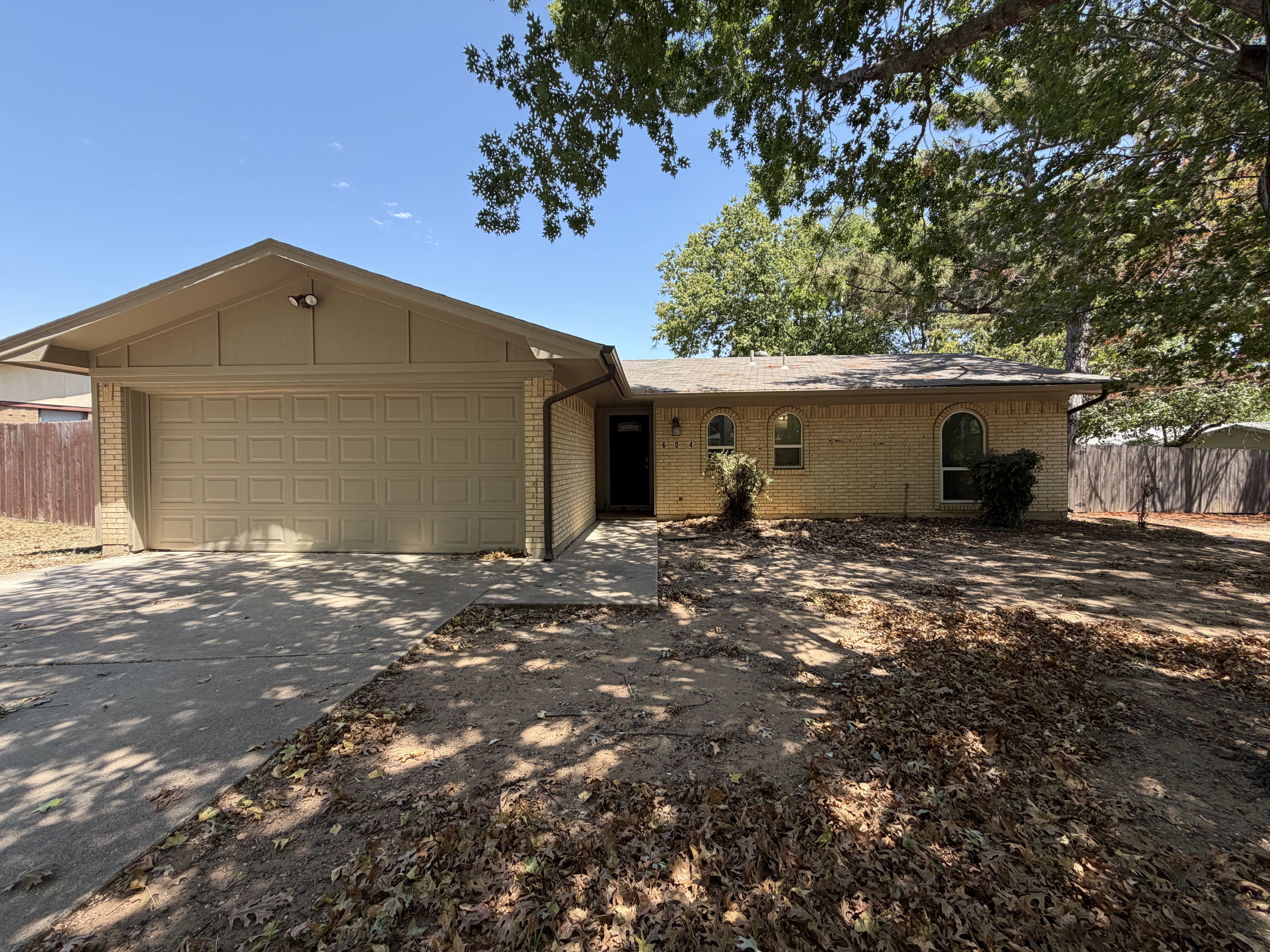 Photo 2 of 18 of 604 Todd Ct, Burleson, TX