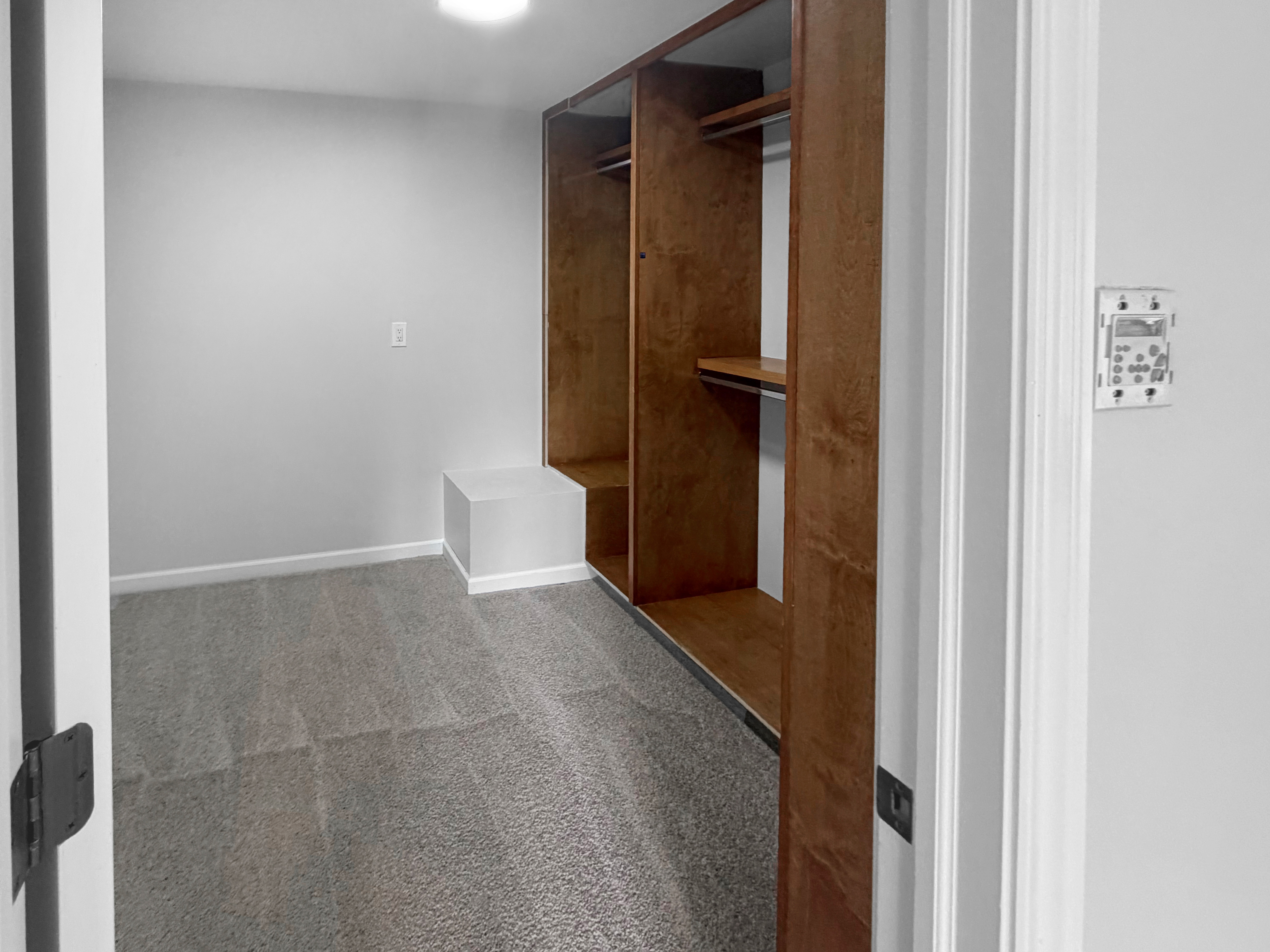 Photo 12 of 38 of 35854 Castlemeadow Dr, Farmington Hills, MI