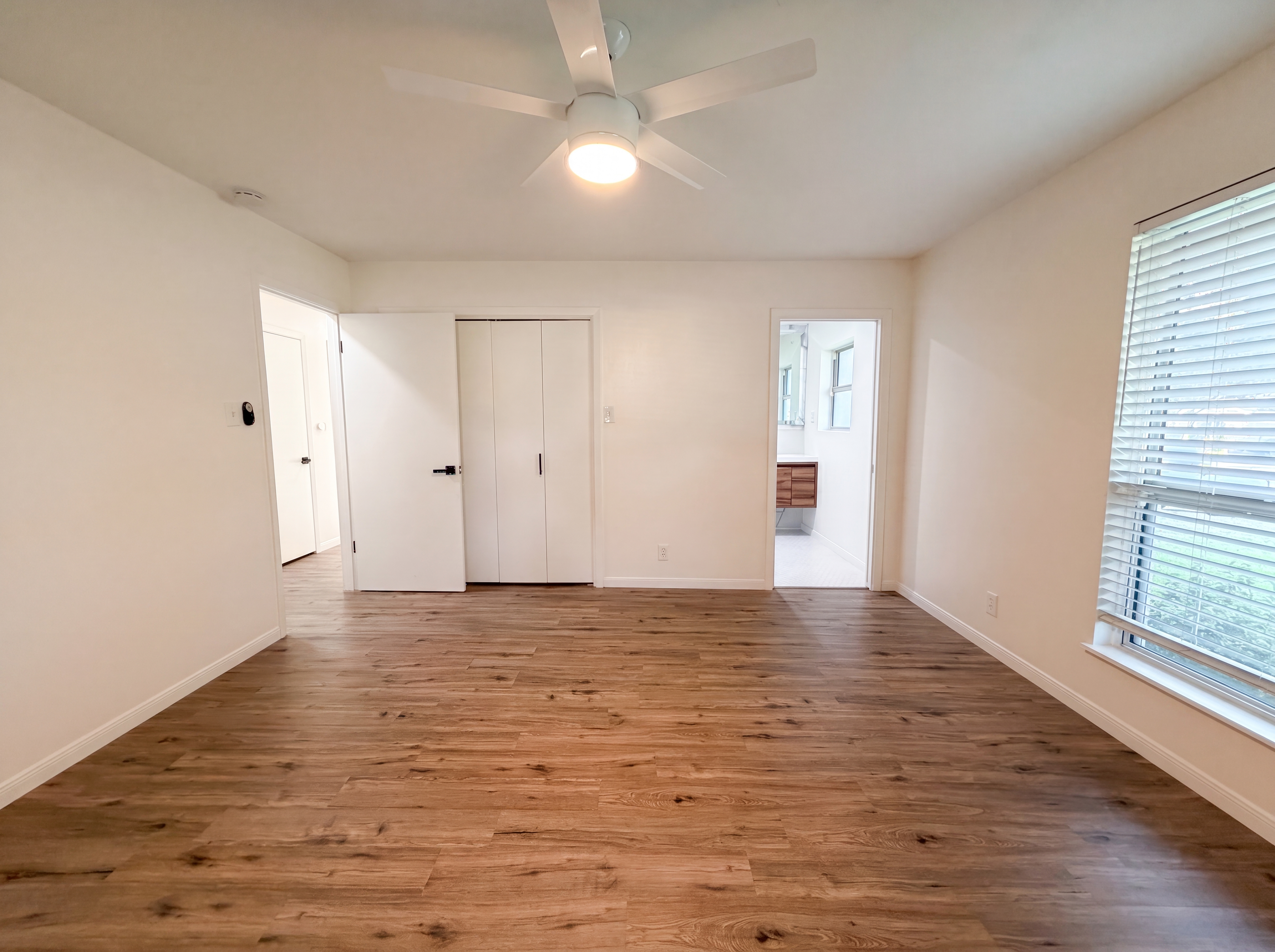 Photo 4 of 17 of 2609 Loyola Ln, Austin, TX